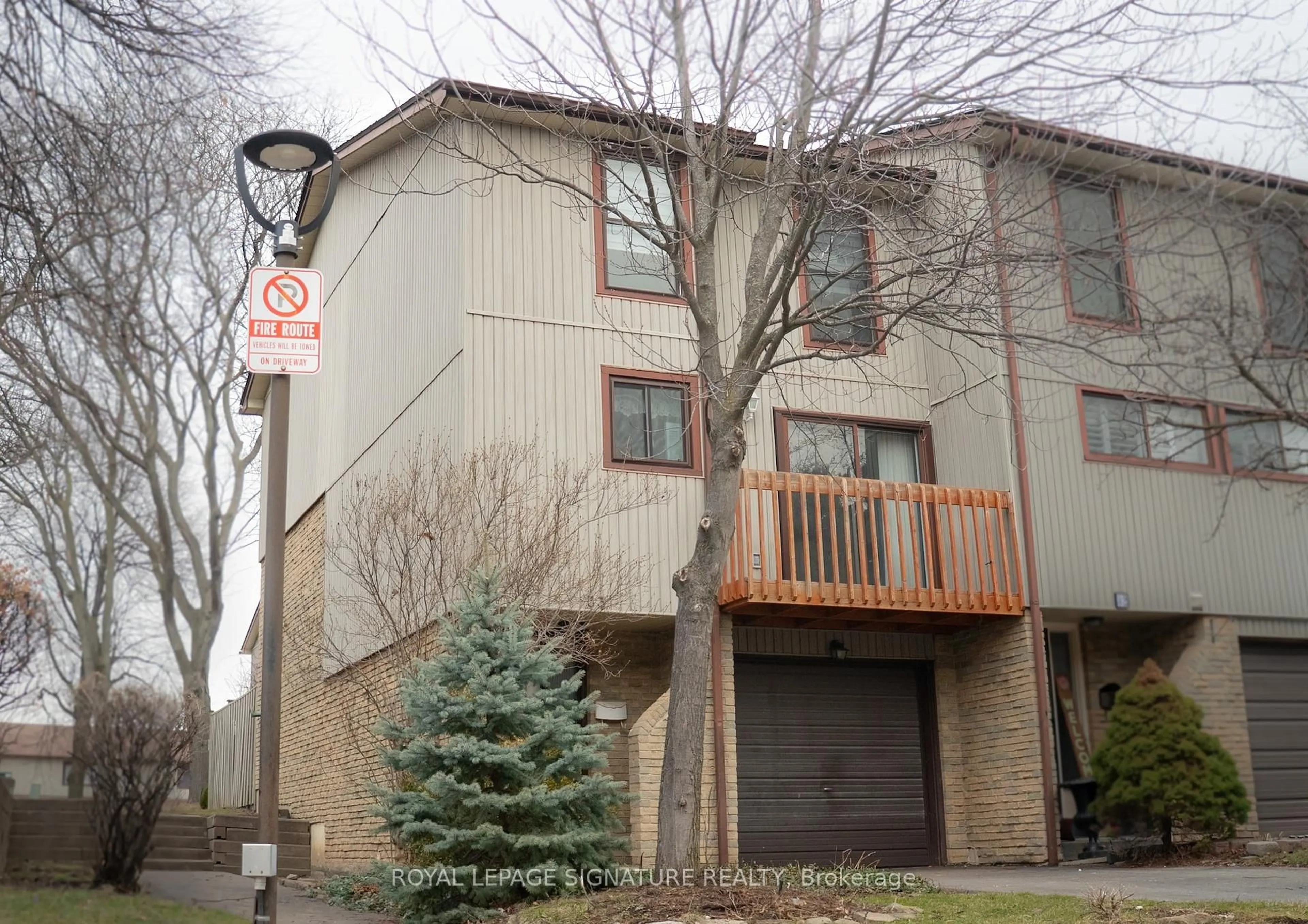 Patio, street for 6860 Glen Erin Dr #33, Mississauga Ontario L5N 2E1