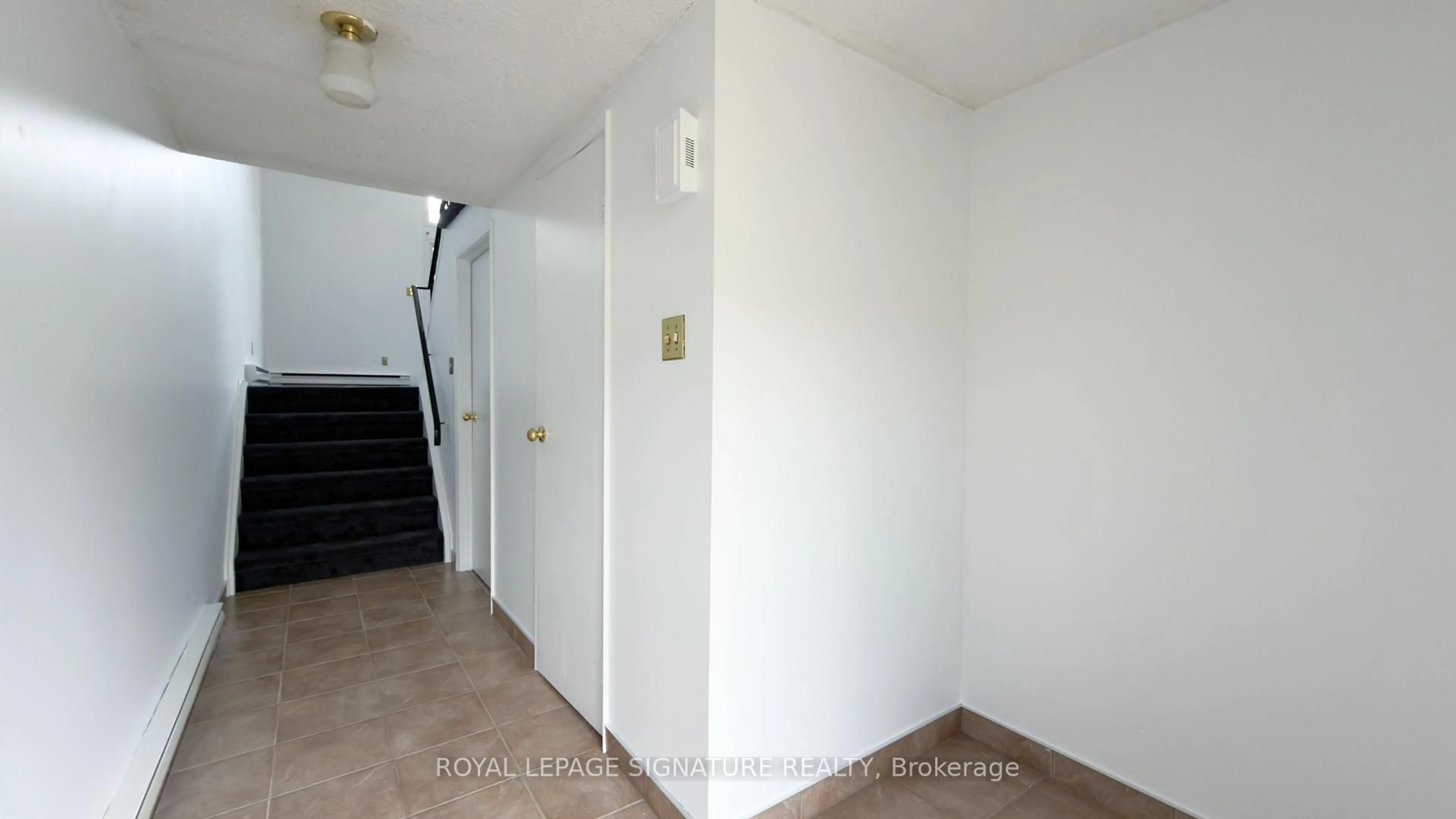 Unknown for 6860 Glen Erin Dr #33, Mississauga Ontario L5N 2E1