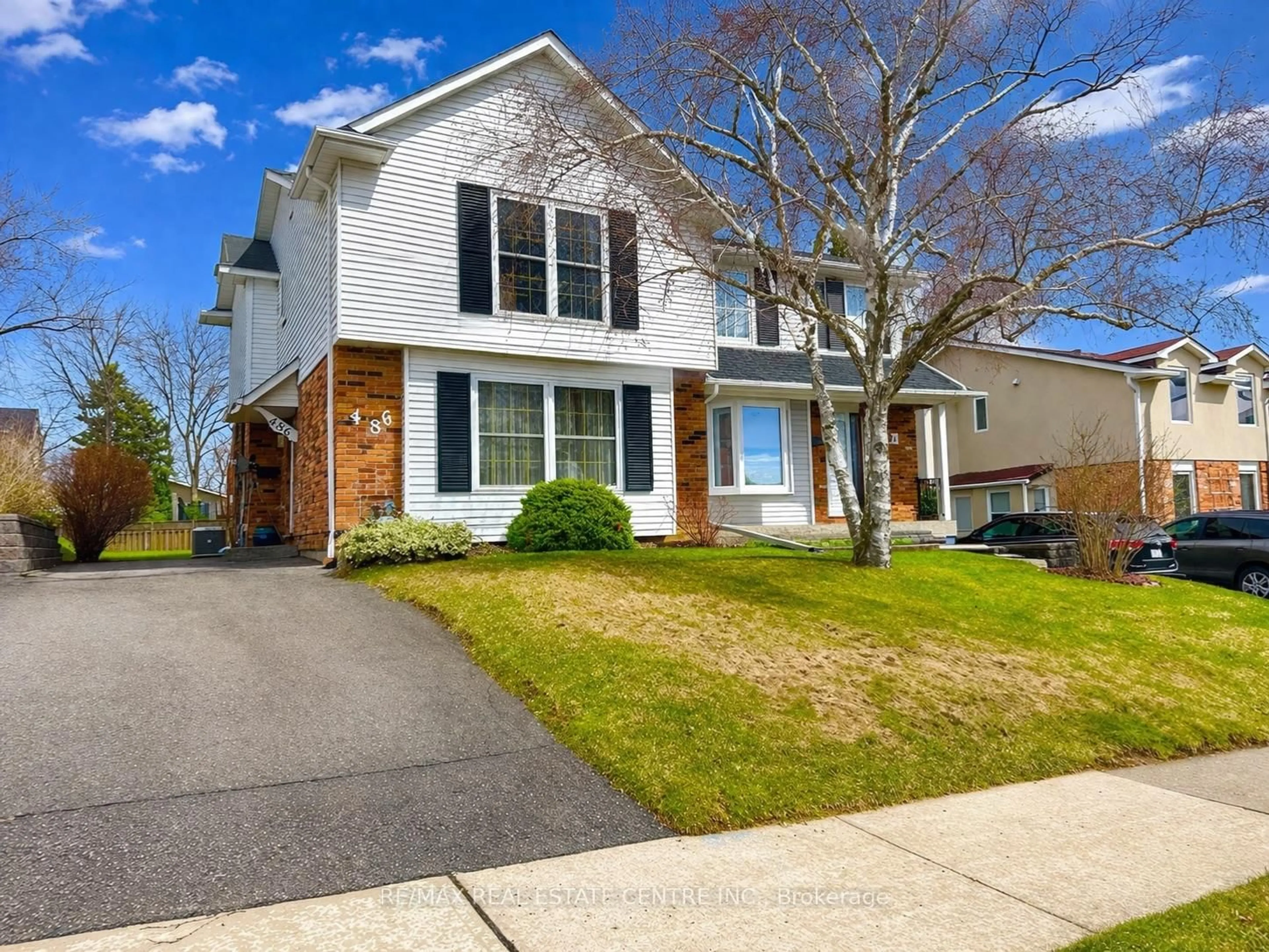 Home with vinyl exterior material, street for 486 Galedowns Crt, Mississauga Ontario L5A 3H9