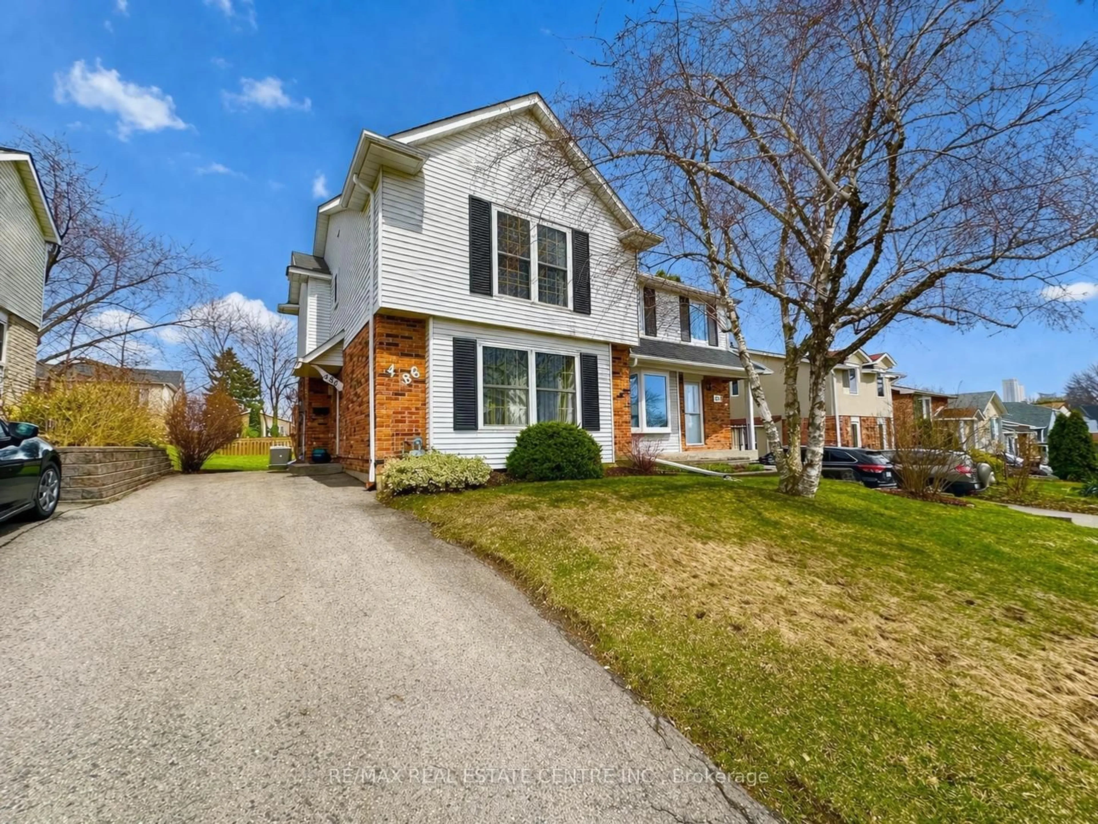 Home with brick exterior material, street for 486 Galedowns Crt, Mississauga Ontario L5A 3H9