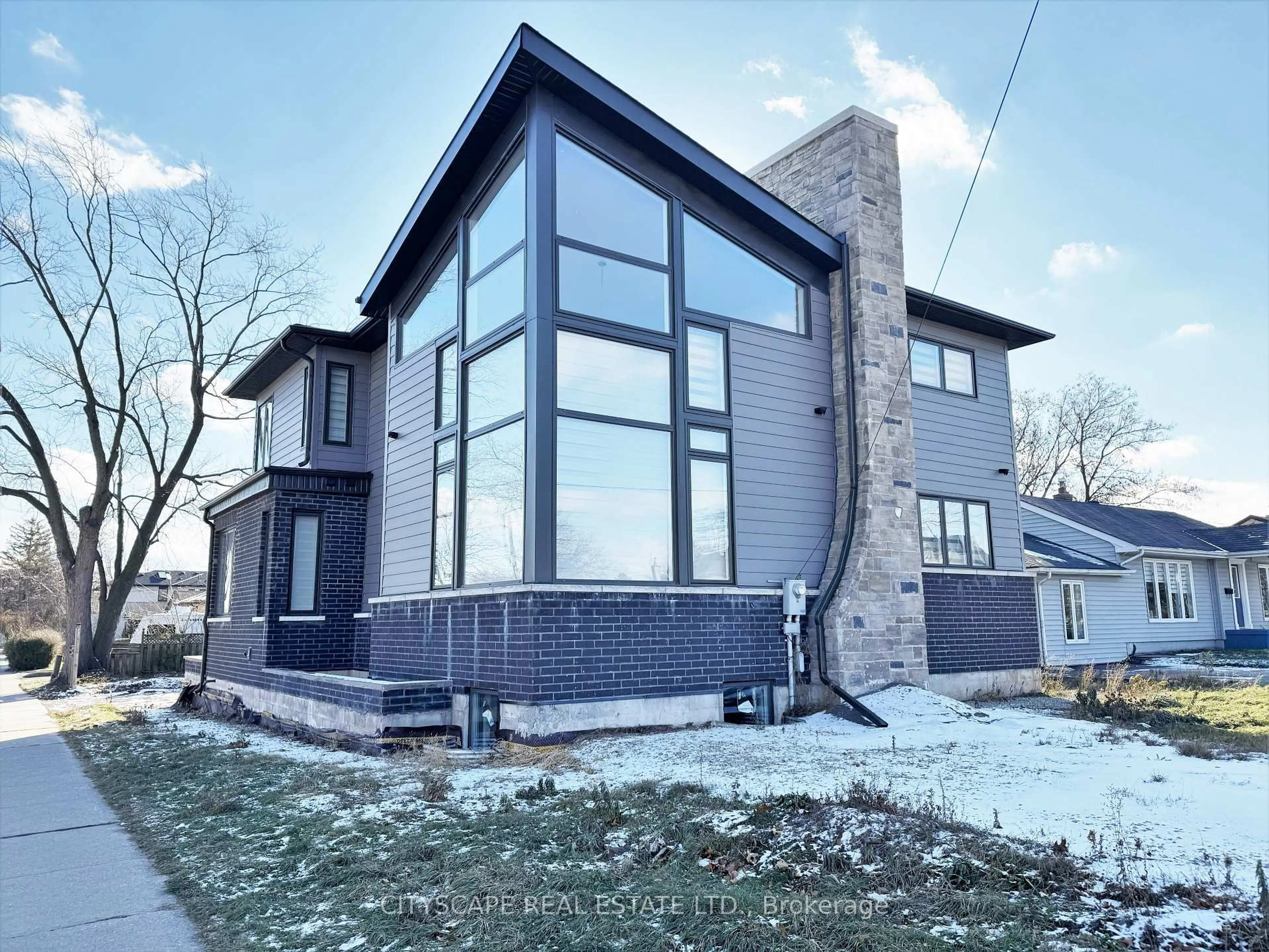 Home with brick exterior material, building for 204 Mary St, Oakville Ontario L6K 1S4