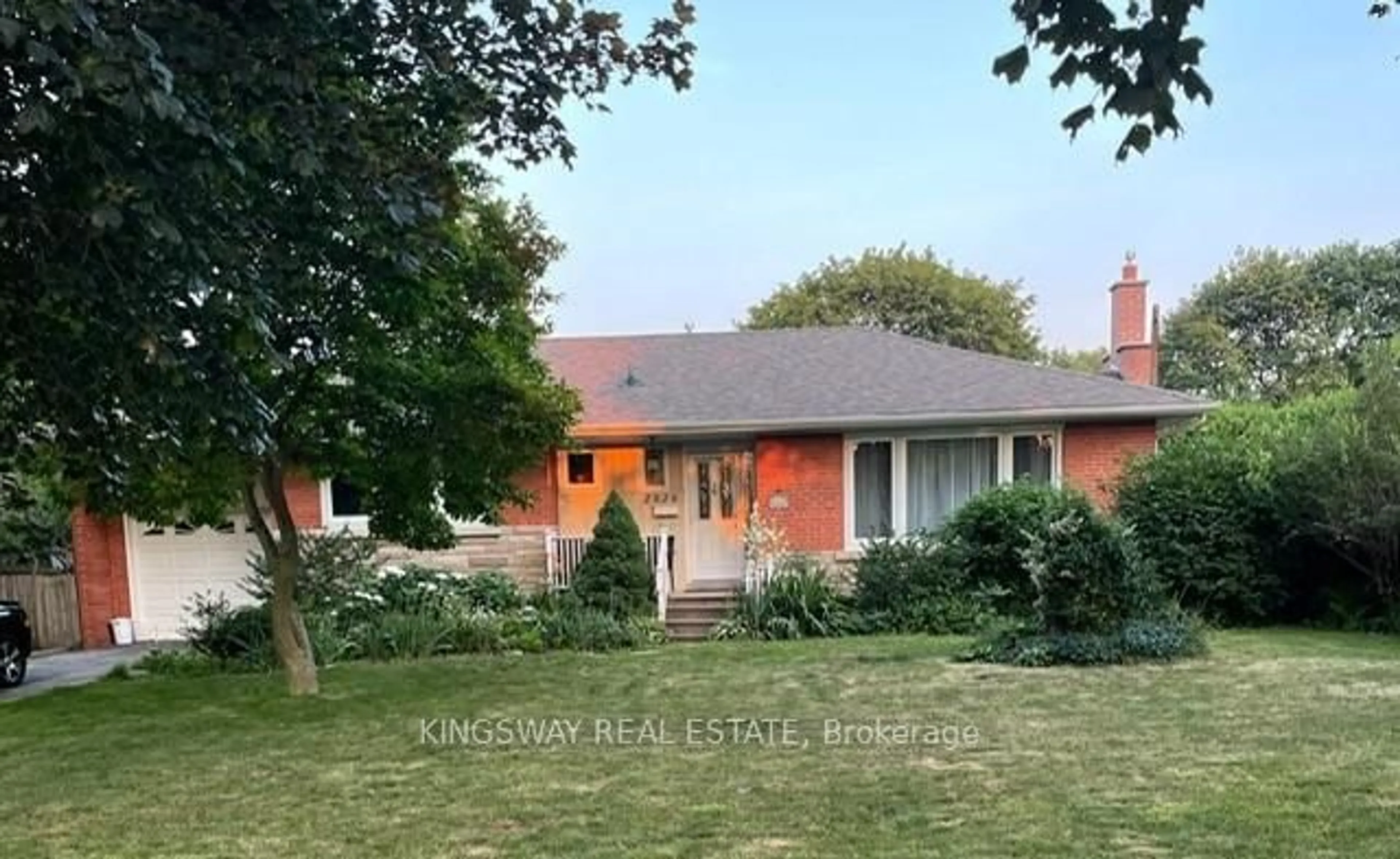 A pic from outside/outdoor area/front of a property/back of a property/a pic from drone, street for 2026 Rebecca St, Oakville Ontario L6L 2A2