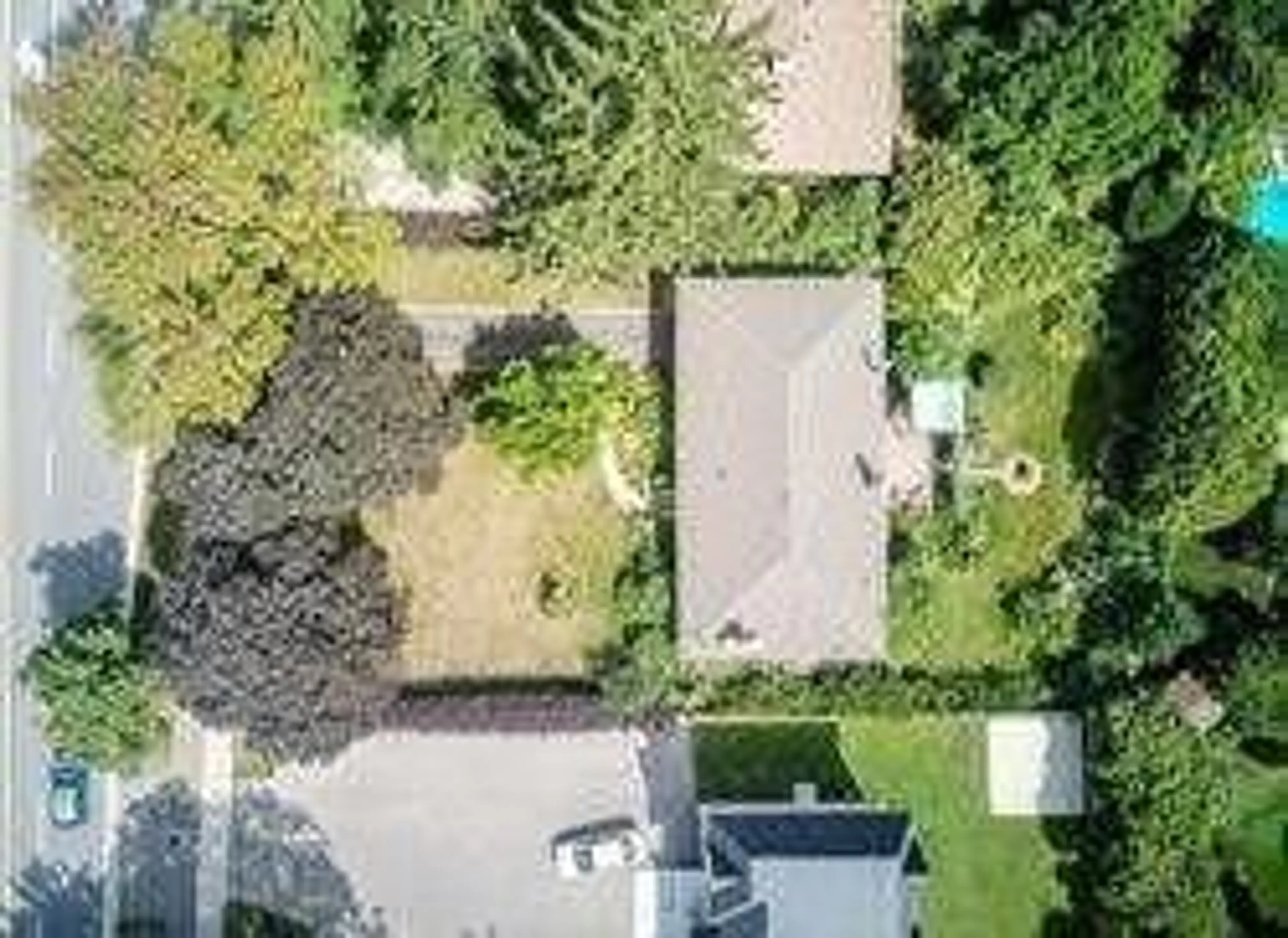 A pic from outside/outdoor area/front of a property/back of a property/a pic from drone, street for 2026 Rebecca St, Oakville Ontario L6L 2A2