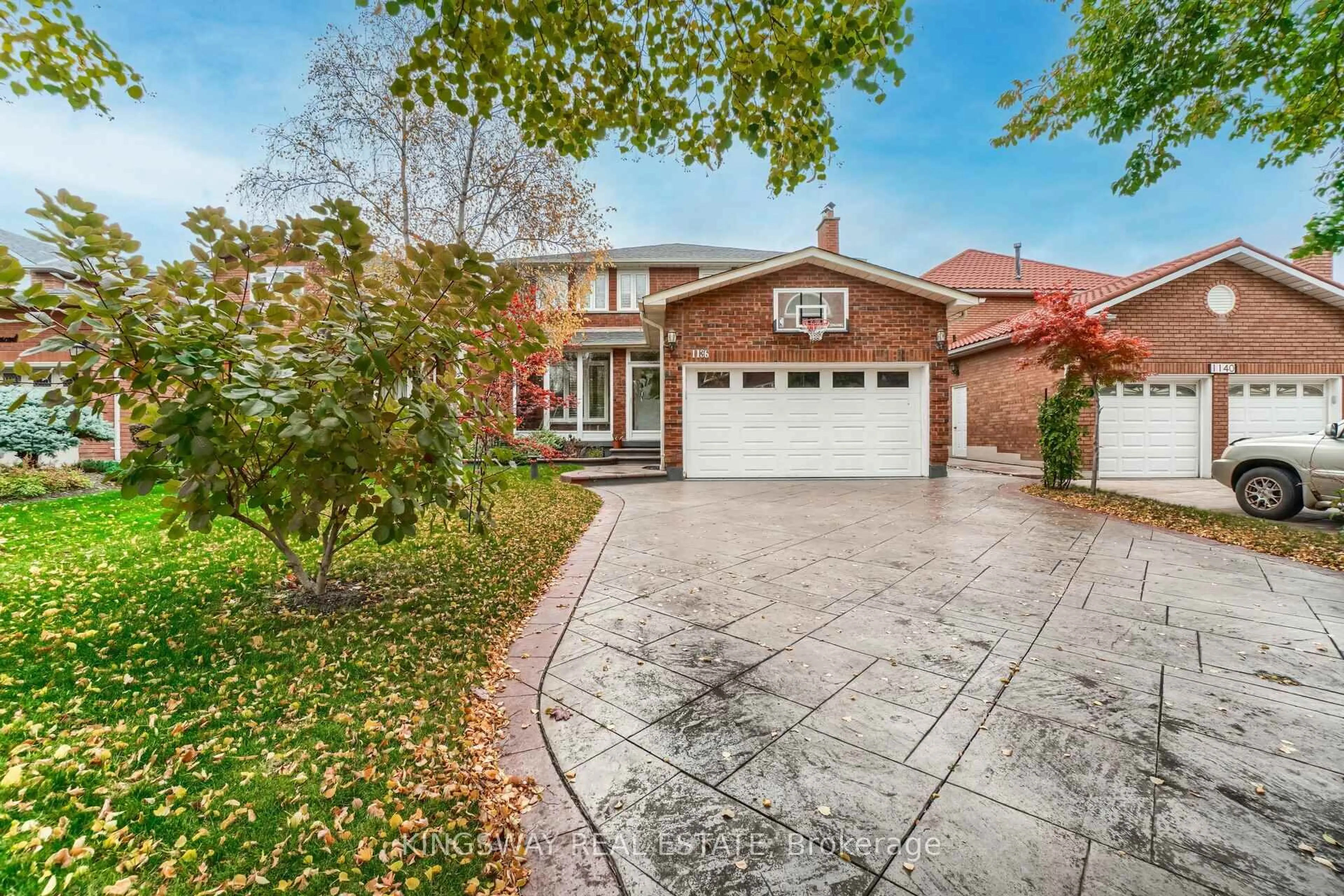 Home with brick exterior material, street for 1136 Springwater Cres, Mississauga Ontario L5V 1G3