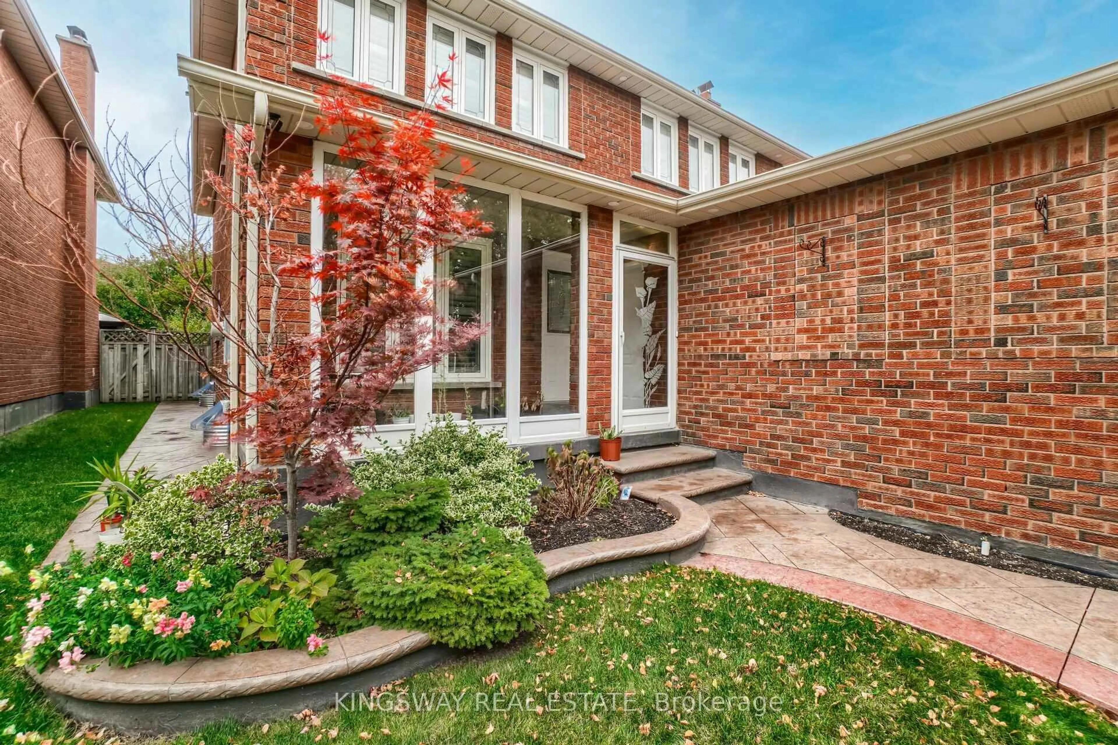 Home with brick exterior material, street for 1136 Springwater Cres, Mississauga Ontario L5V 1G3