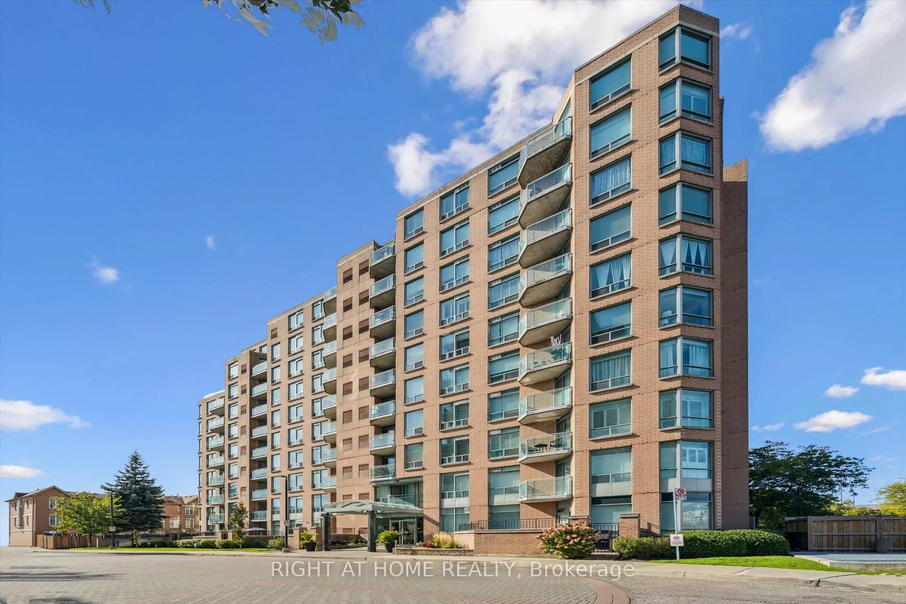 A pic from outside/outdoor area/front of a property/back of a property/a pic from drone, building for 190 Manitoba St #304, Toronto Ontario M8Y 3Y8