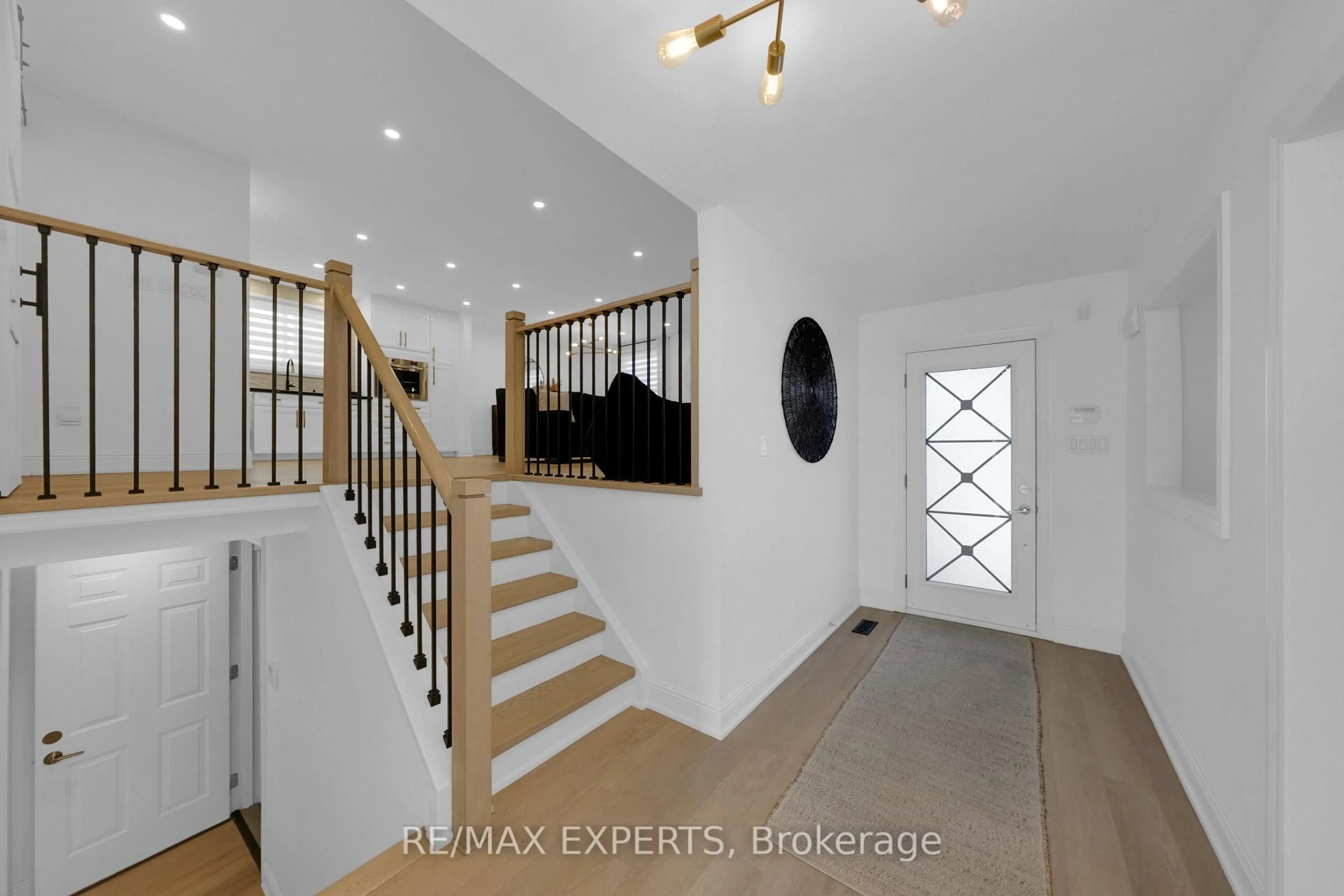 Indoor foyer for 351 Hersey Cres, Caledon Ontario L7E 3Z6