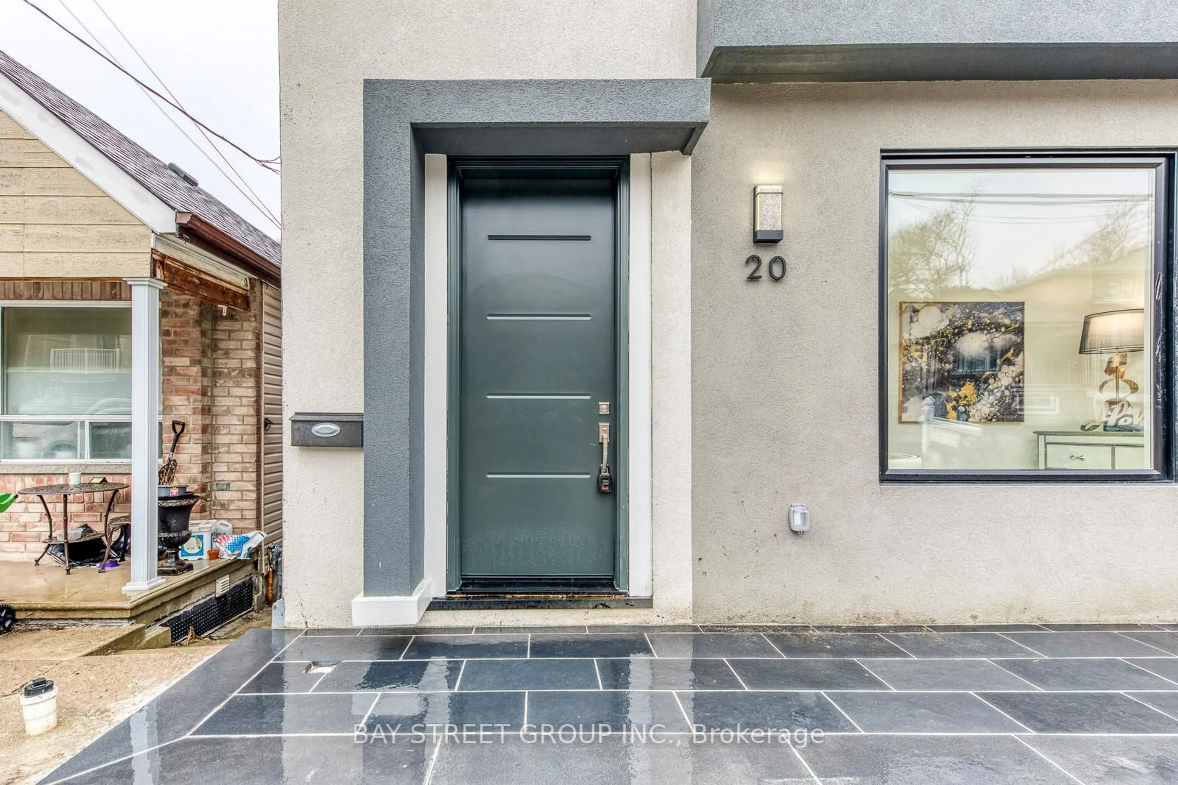 Indoor entryway for 20 Rochdale Ave, Toronto Ontario M6E 1X2