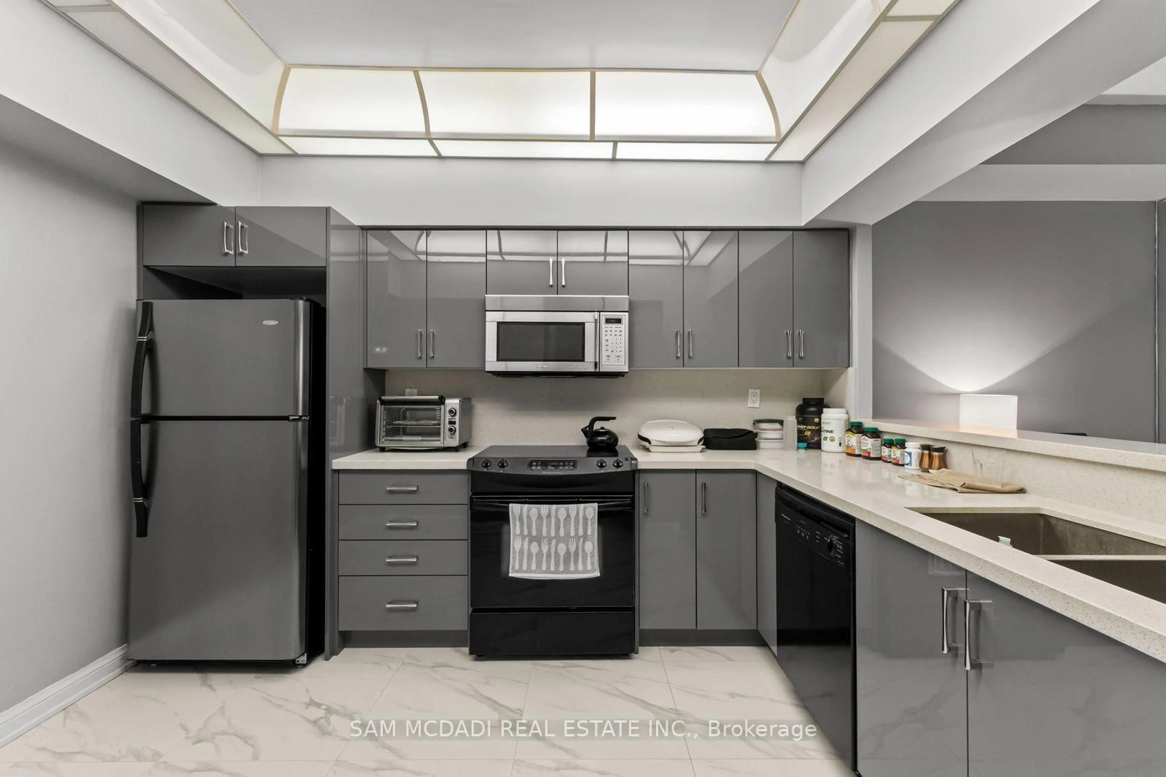 Standard kitchen, ceramic/tile floor for 24 Hanover Rd #2205, Brampton Ontario L6S 5K8