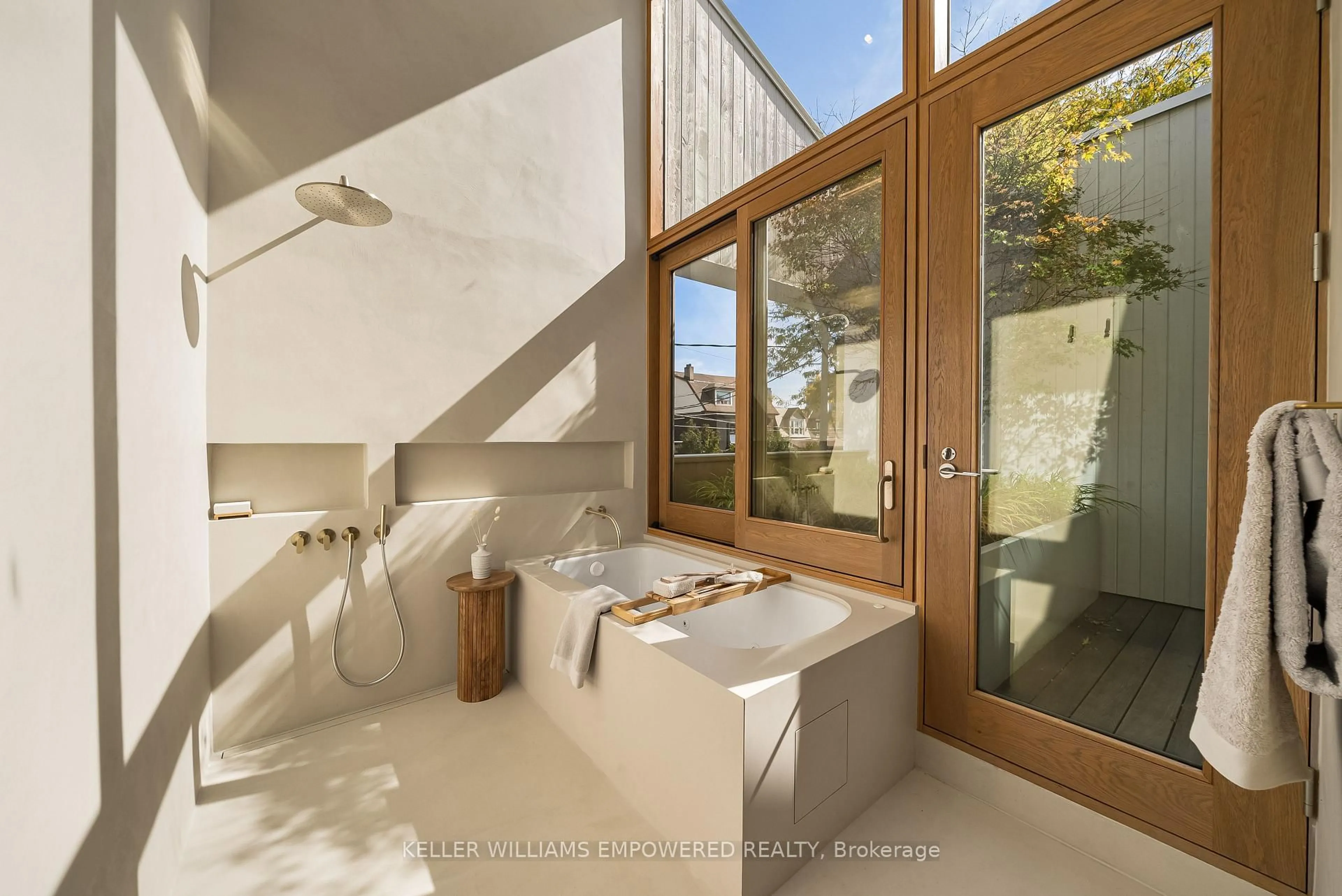 Contemporary bathroom, ceramic/tile floor for 722 Lansdowne Ave, Toronto Ontario M6H 3Y8