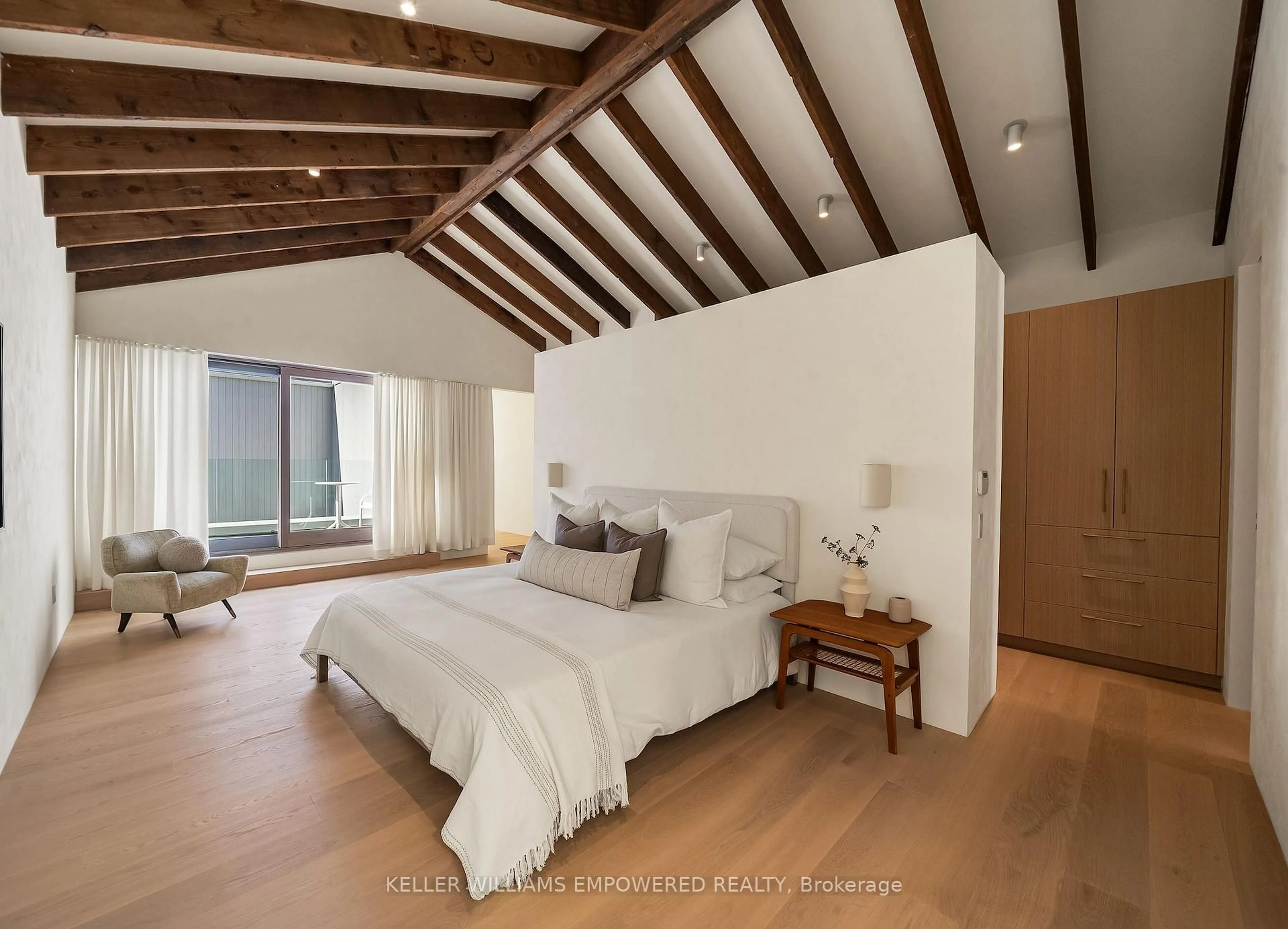 Bedroom with bed, unknown for 722 Lansdowne Ave, Toronto Ontario M6H 3Y8