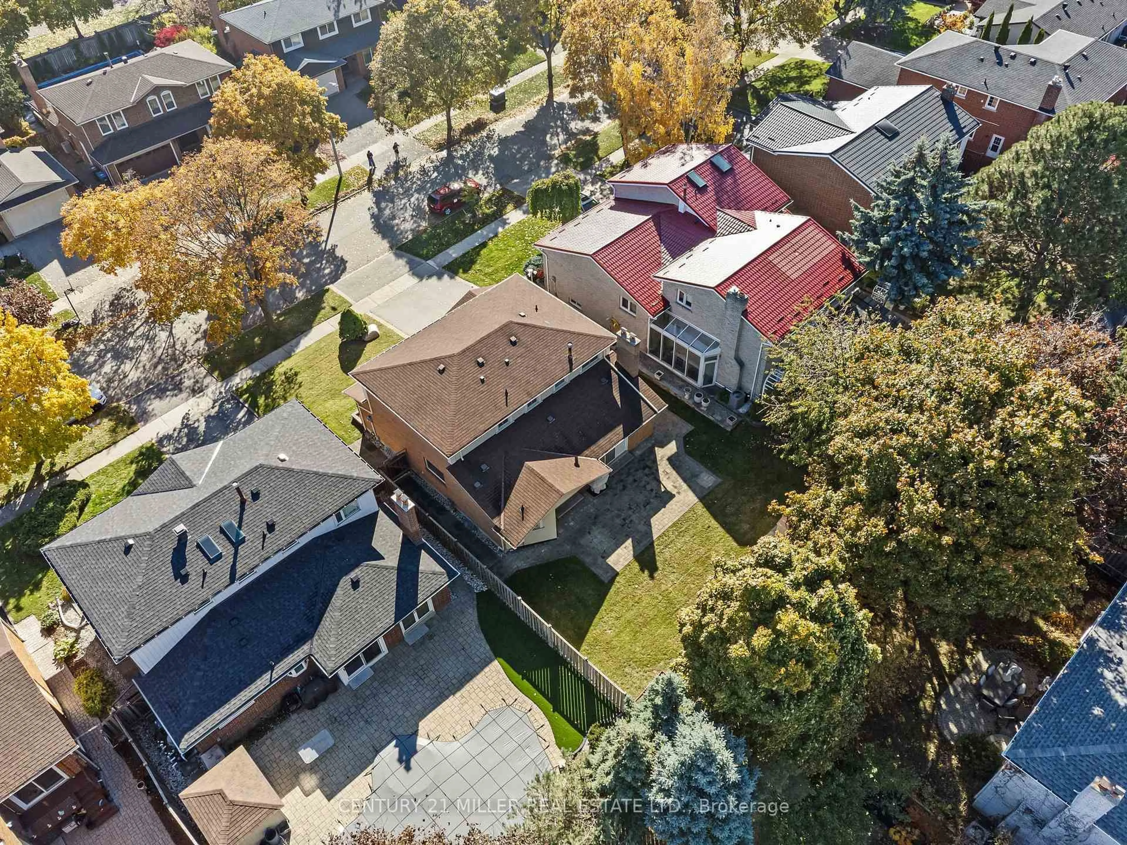 A pic from outside/outdoor area/front of a property/back of a property/a pic from drone, street for 1745 Saltdene Terr, Mississauga Ontario L4W 2E3