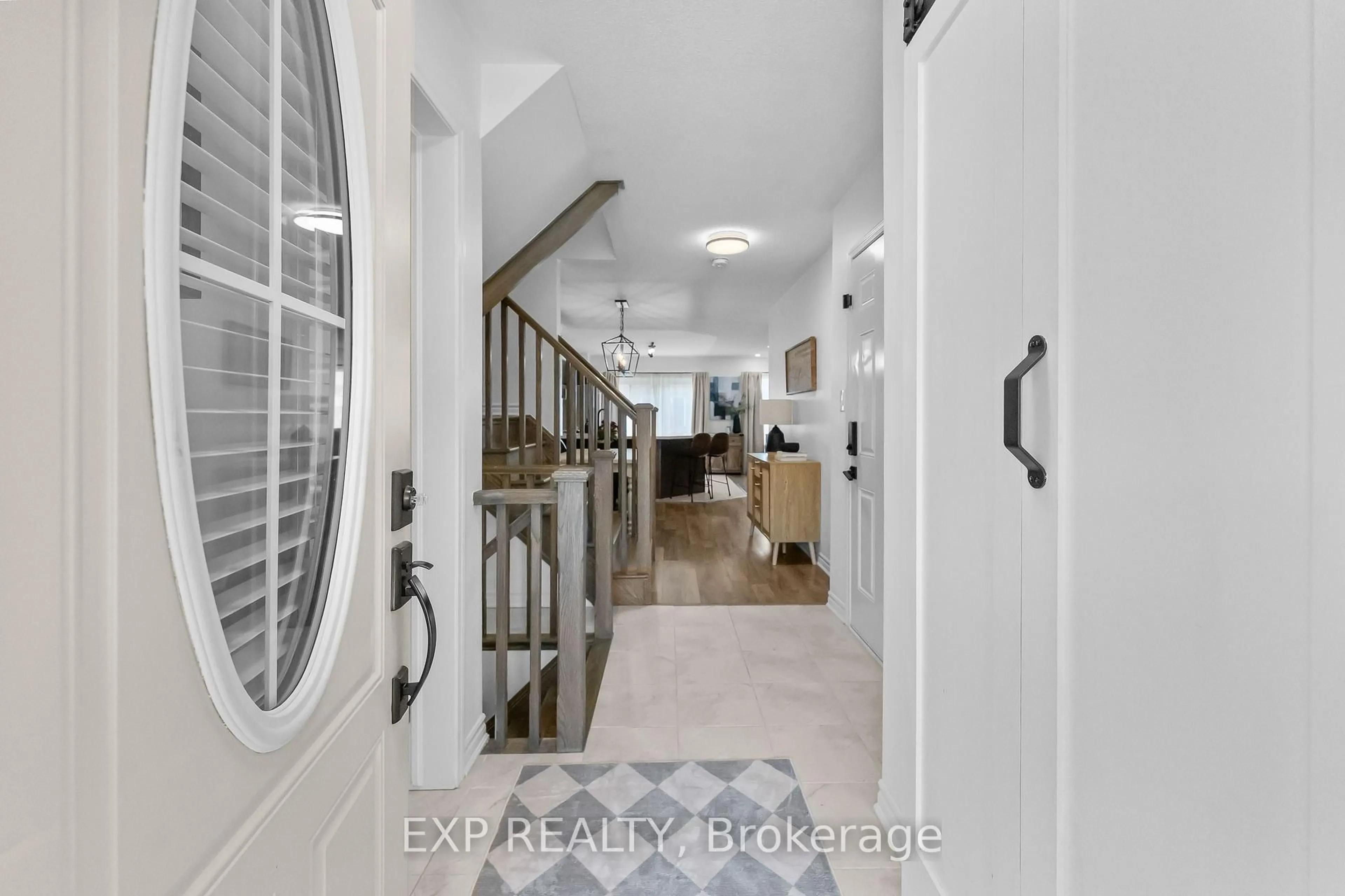 Indoor entryway for 55 Hatt Crt, Milton Ontario L9E 1G7