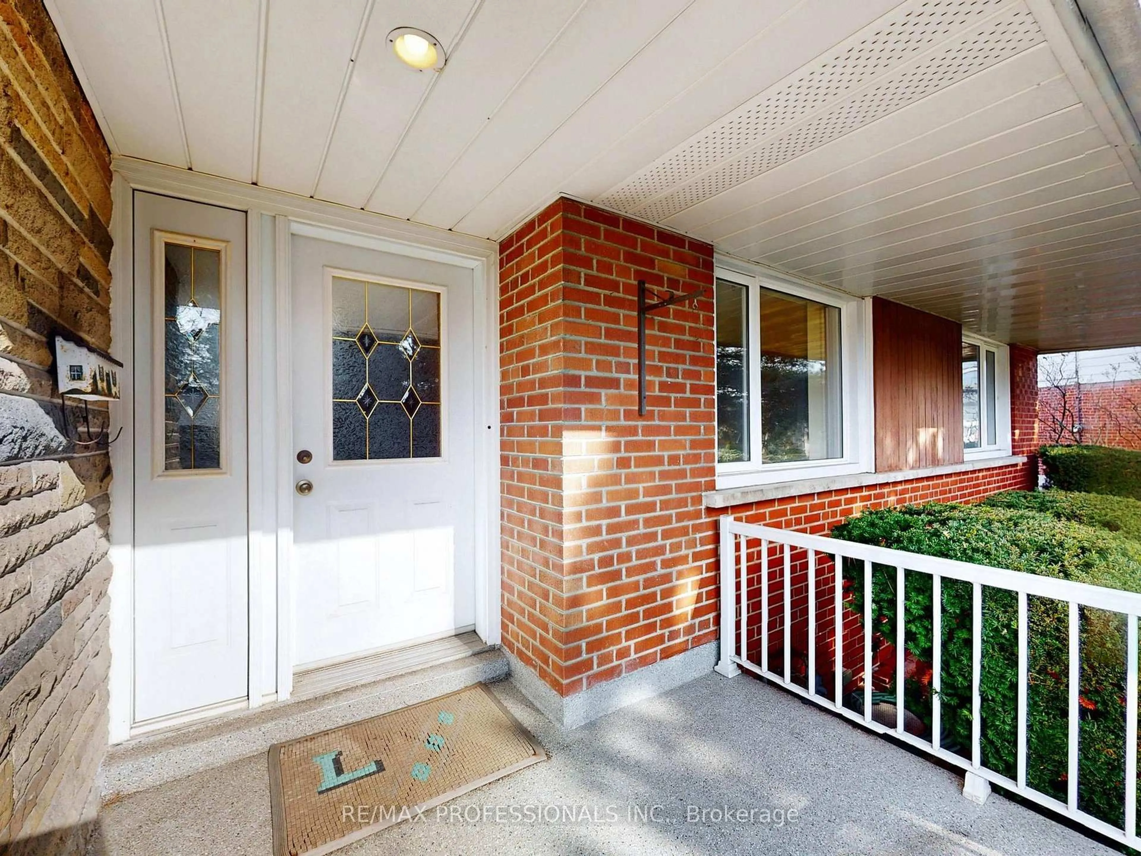 Unknown for 1579 Liveoak Dr, Mississauga Ontario L5E 2X5