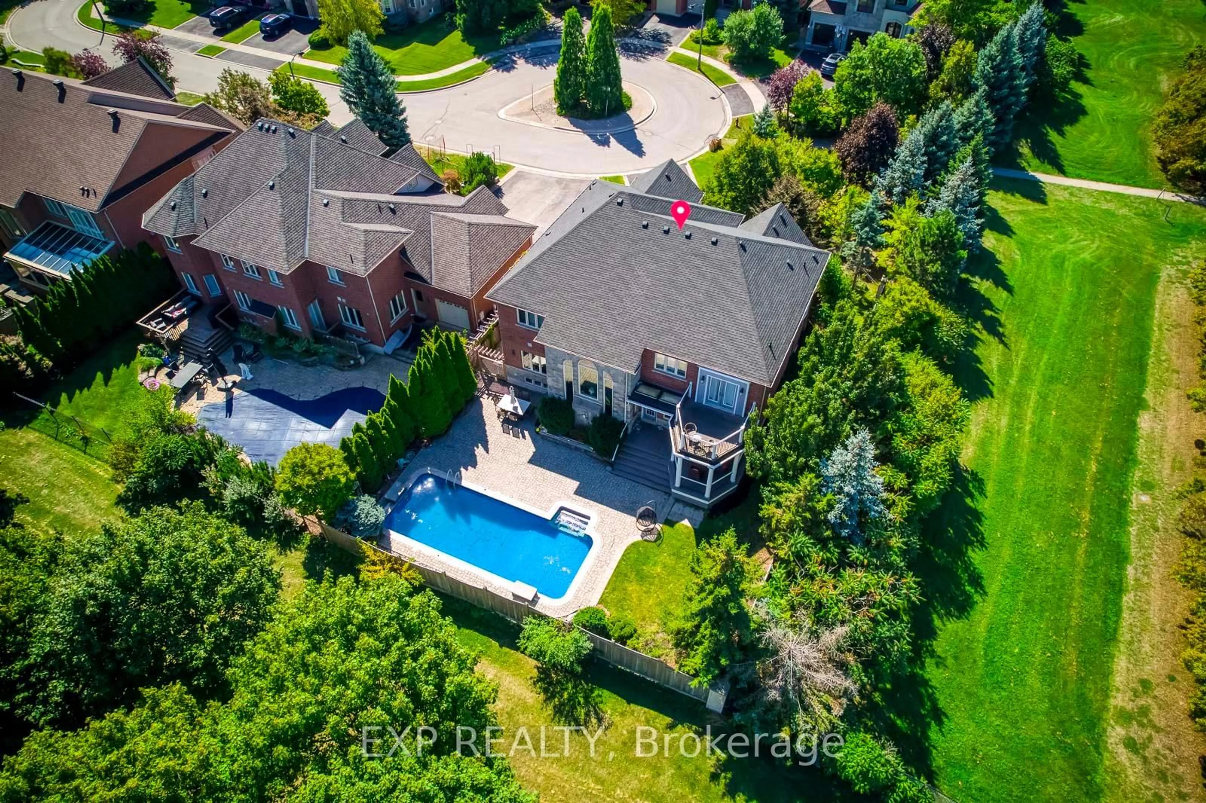 A pic from outside/outdoor area/front of a property/back of a property/a pic from drone, unknown for 530 Golfview Crt, Oakville Ontario L6M 4W6