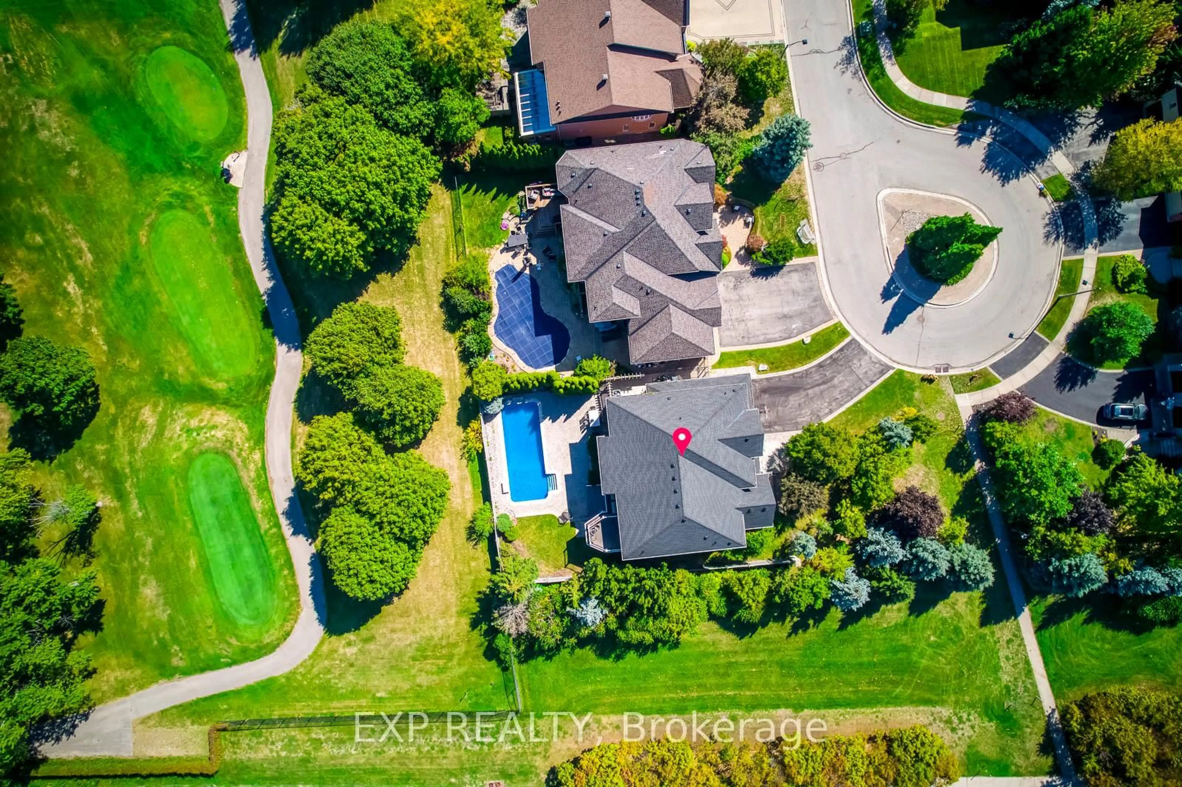 A pic from outside/outdoor area/front of a property/back of a property/a pic from drone, street for 530 Golfview Crt, Oakville Ontario L6M 4W6