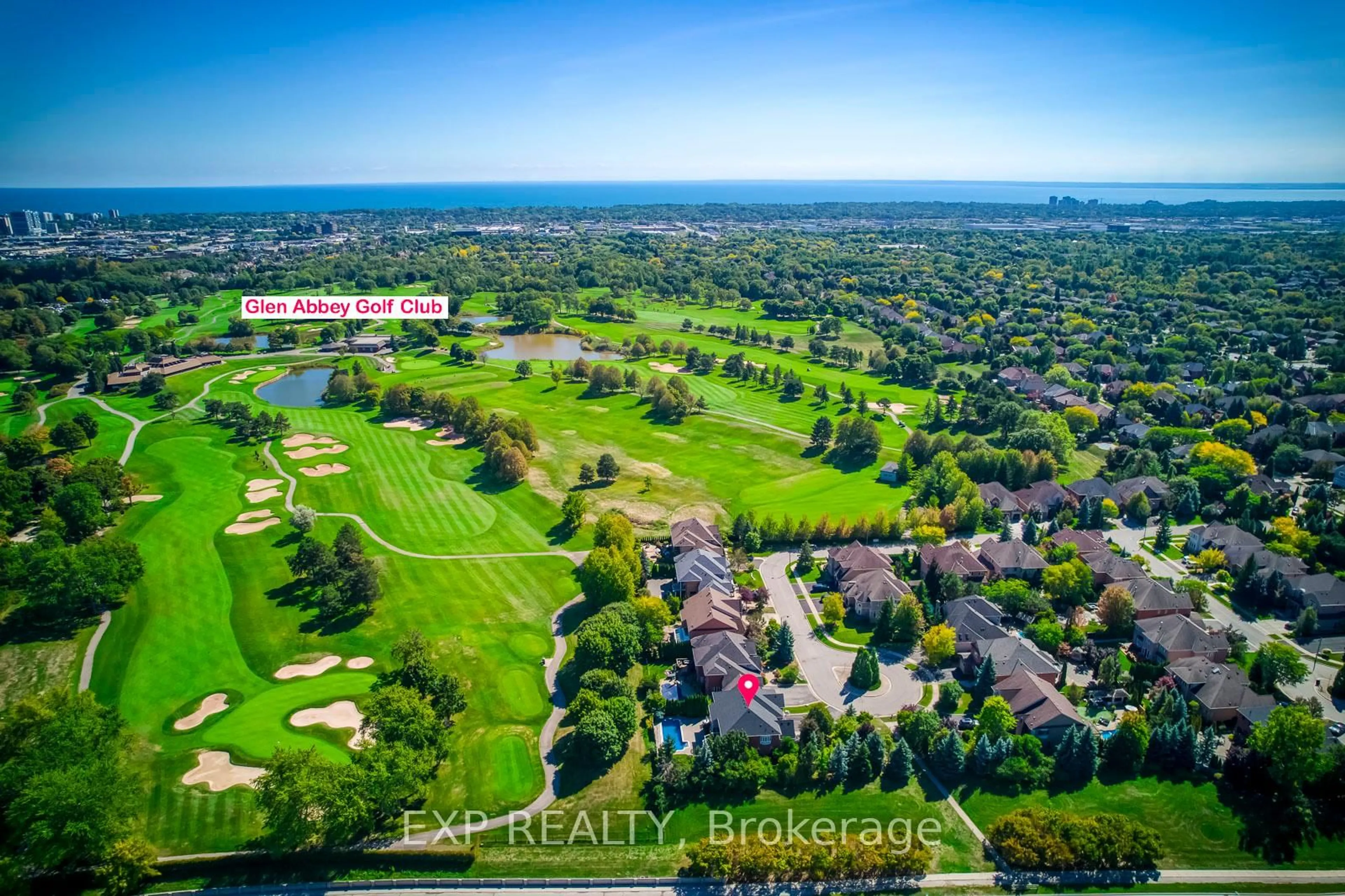 A pic from outside/outdoor area/front of a property/back of a property/a pic from drone, water/lake/river/ocean view for 530 Golfview Crt, Oakville Ontario L6M 4W6