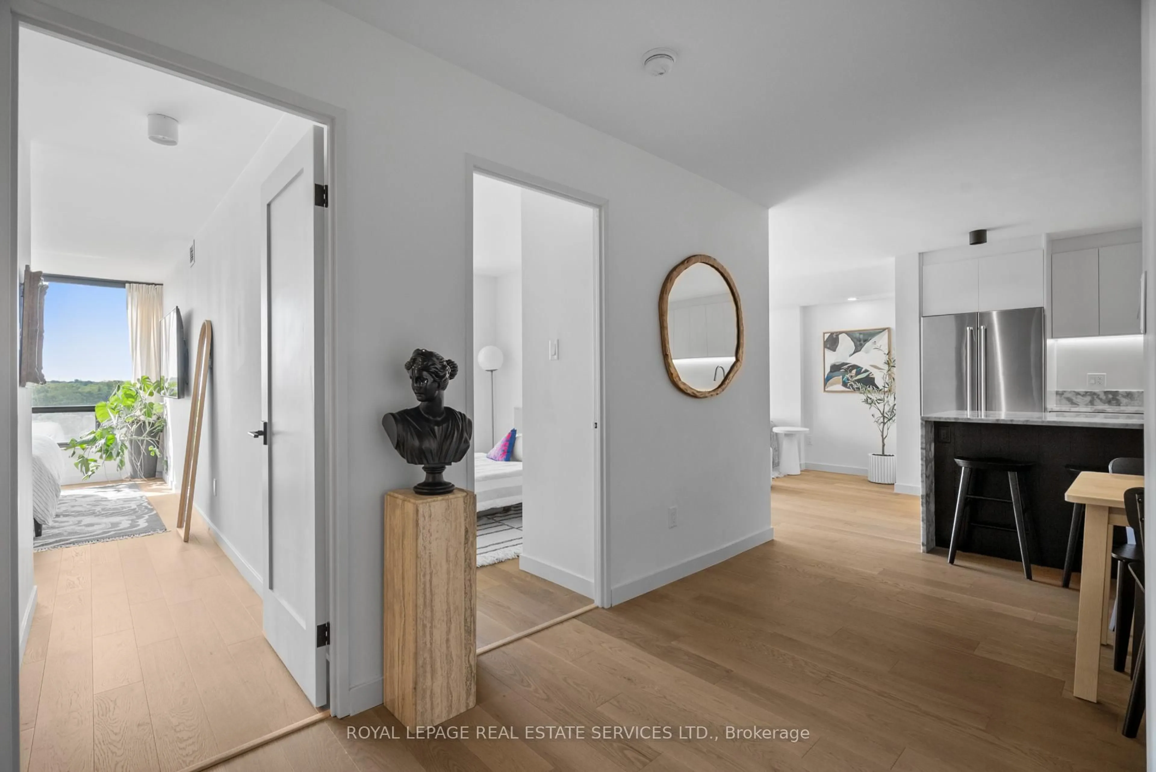 Indoor entryway for 1320 Islington Ave #1005, Toronto Ontario M9A 5C6