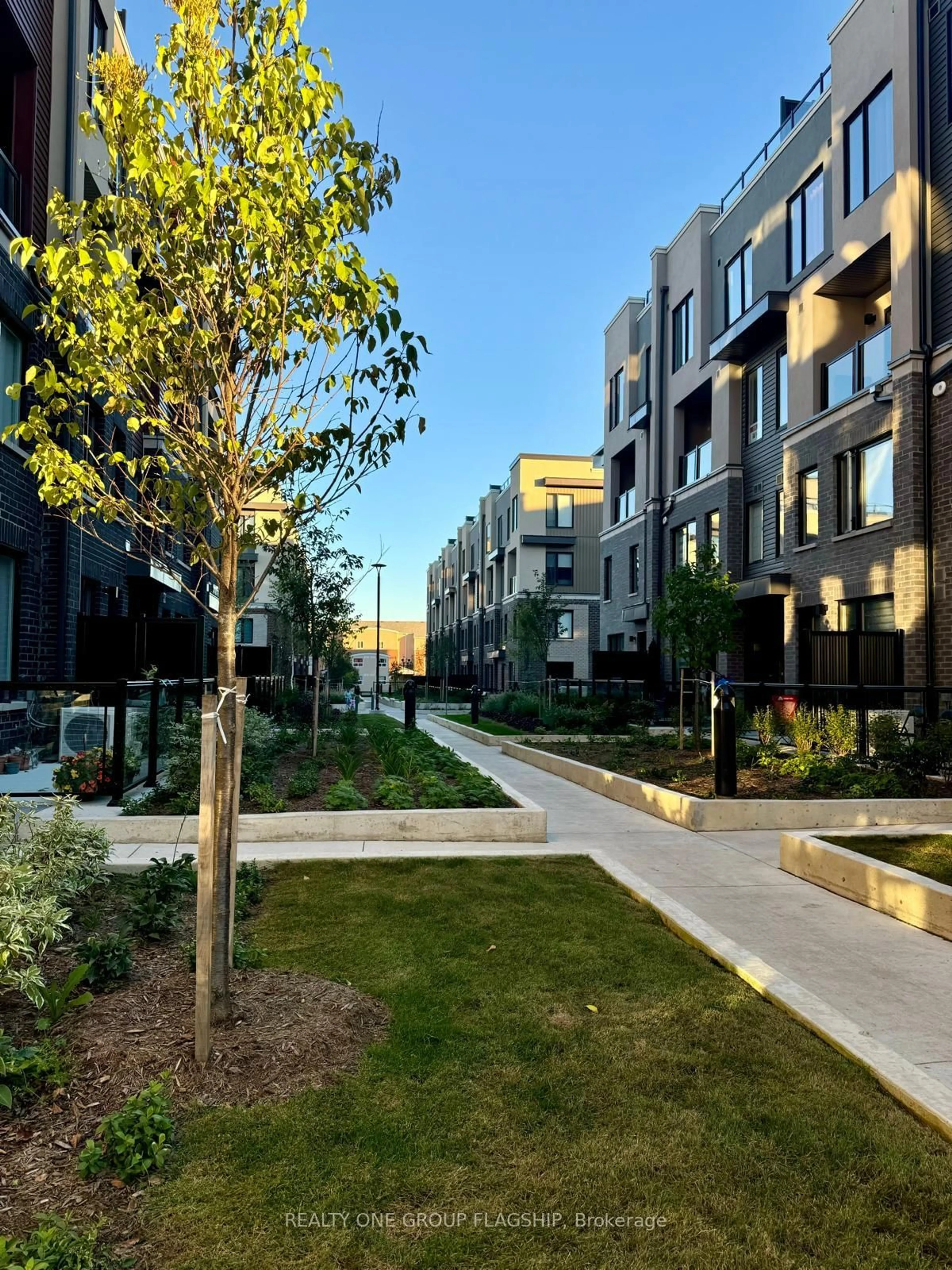 Patio, street for 3421 Ridgeway Dr #11, Mississauga Ontario L5L 5T3