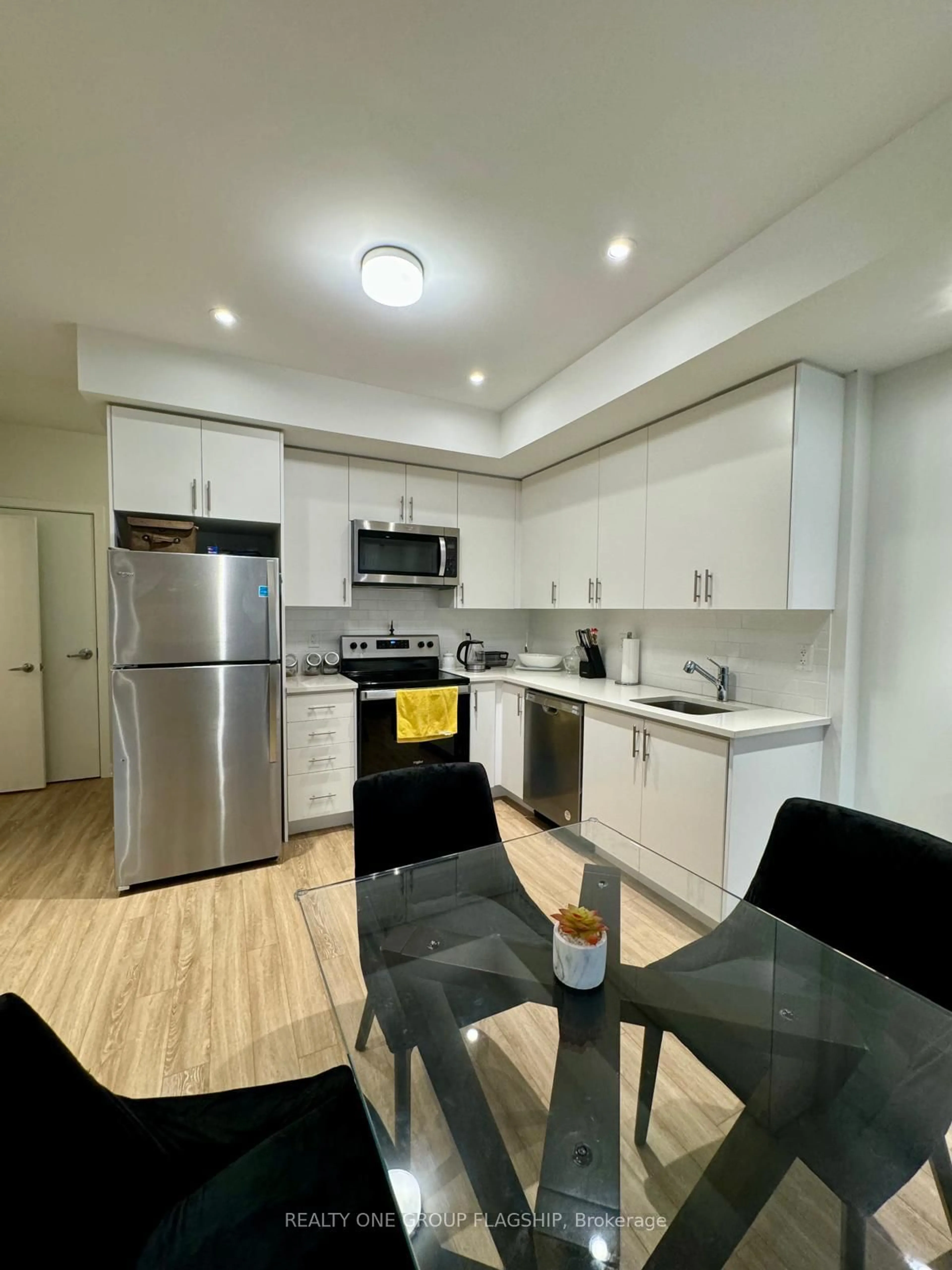 Standard kitchen, unknown for 3421 Ridgeway Dr #11, Mississauga Ontario L5L 5T3