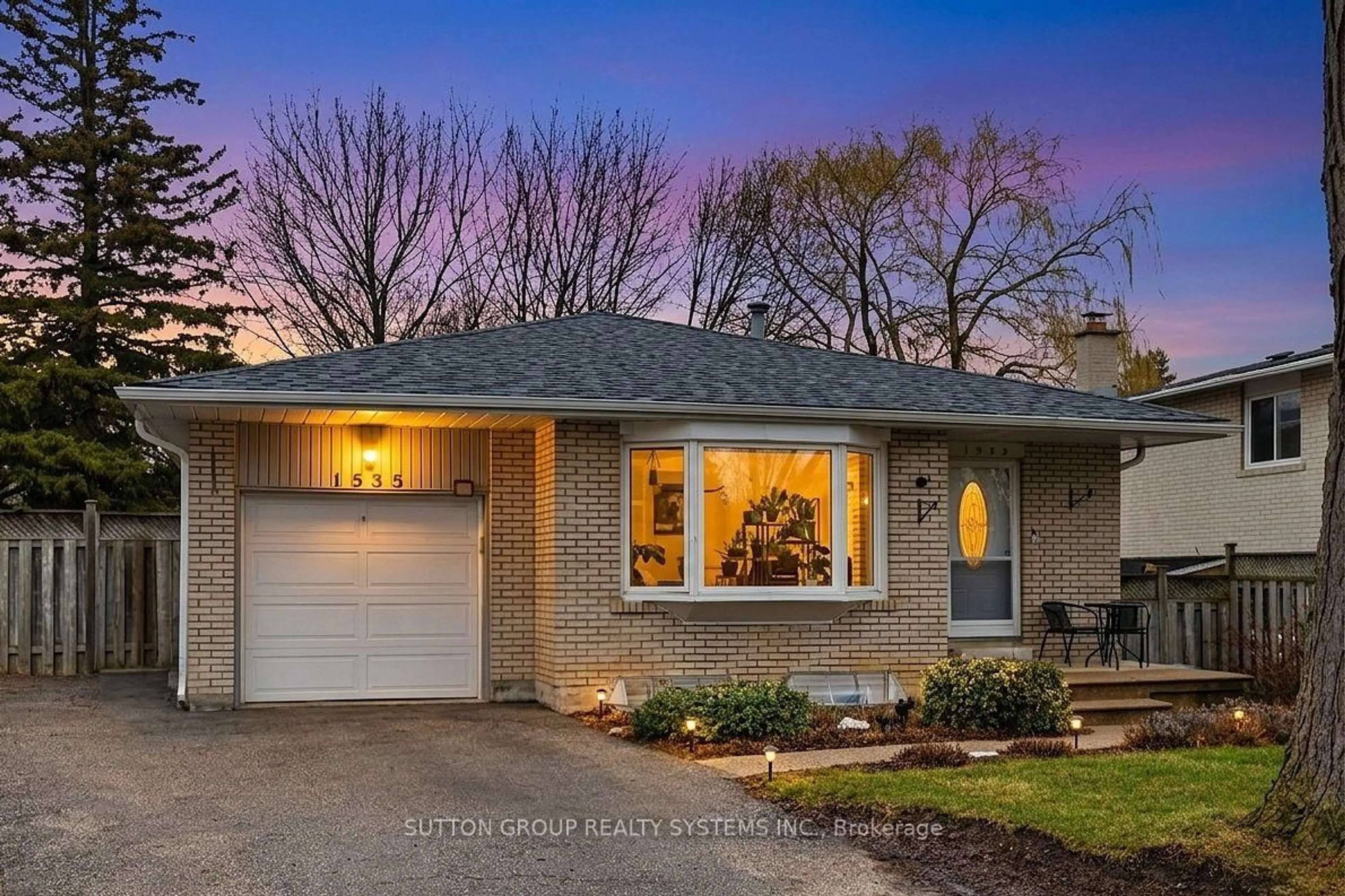 Home with brick exterior material, street for 1535 Thetford Crt, Mississauga Ontario L5J 3N2