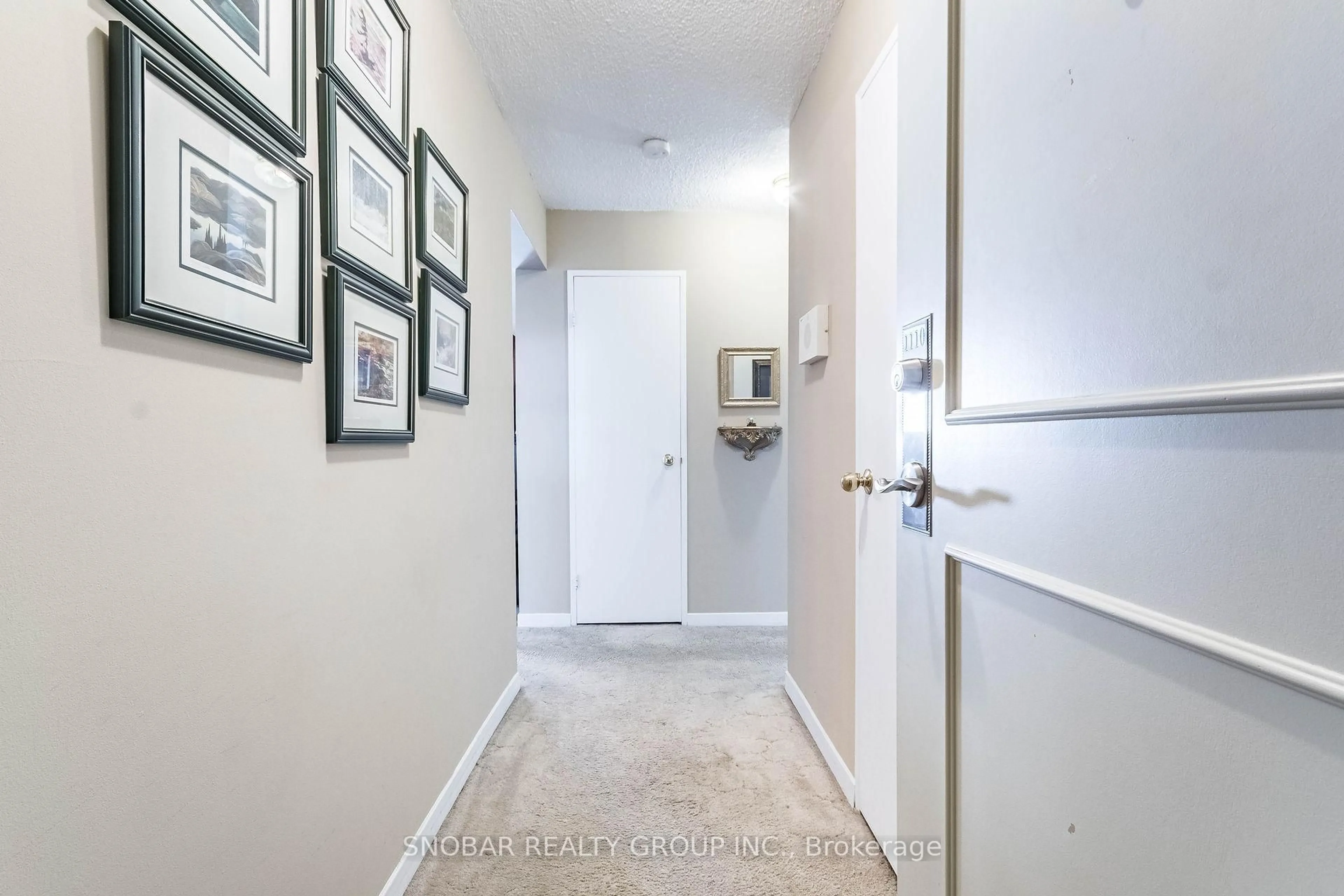 Indoor entryway for 50 Elm Dr #1110, Mississauga Ontario L5A 3X2