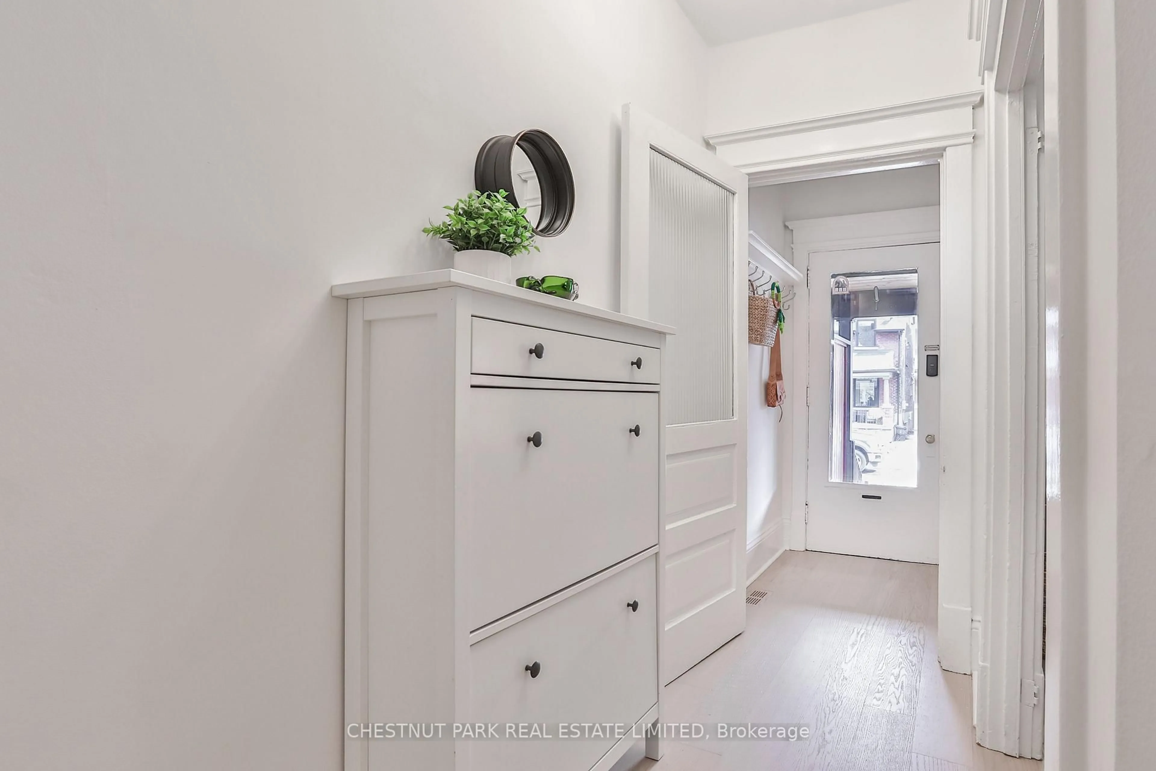 Indoor entryway for 560 Gladstone Ave, Toronto Ontario M6H 3J2