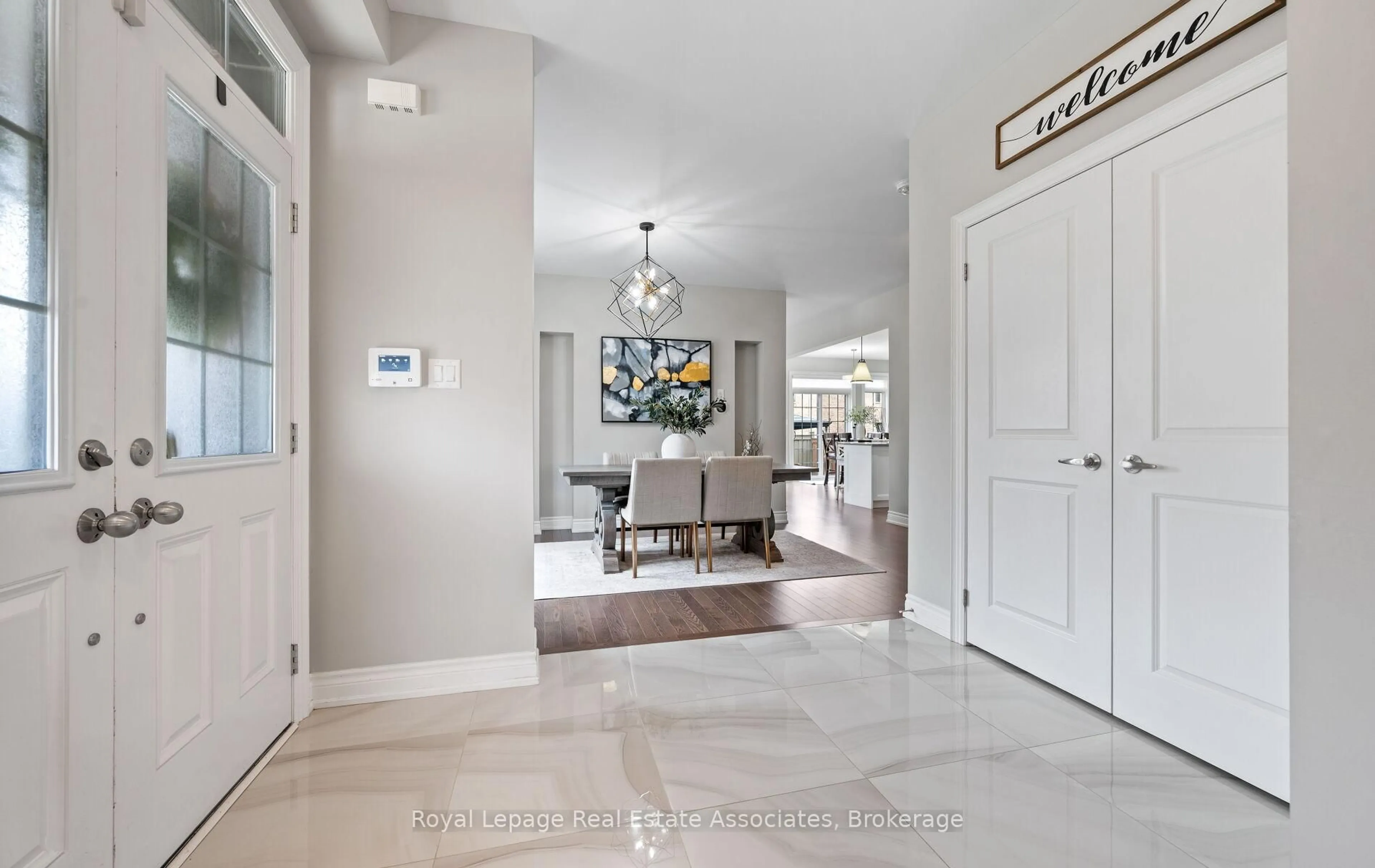 Indoor entryway for 1285 Raspberry Terr, Milton Ontario L9E 1N2