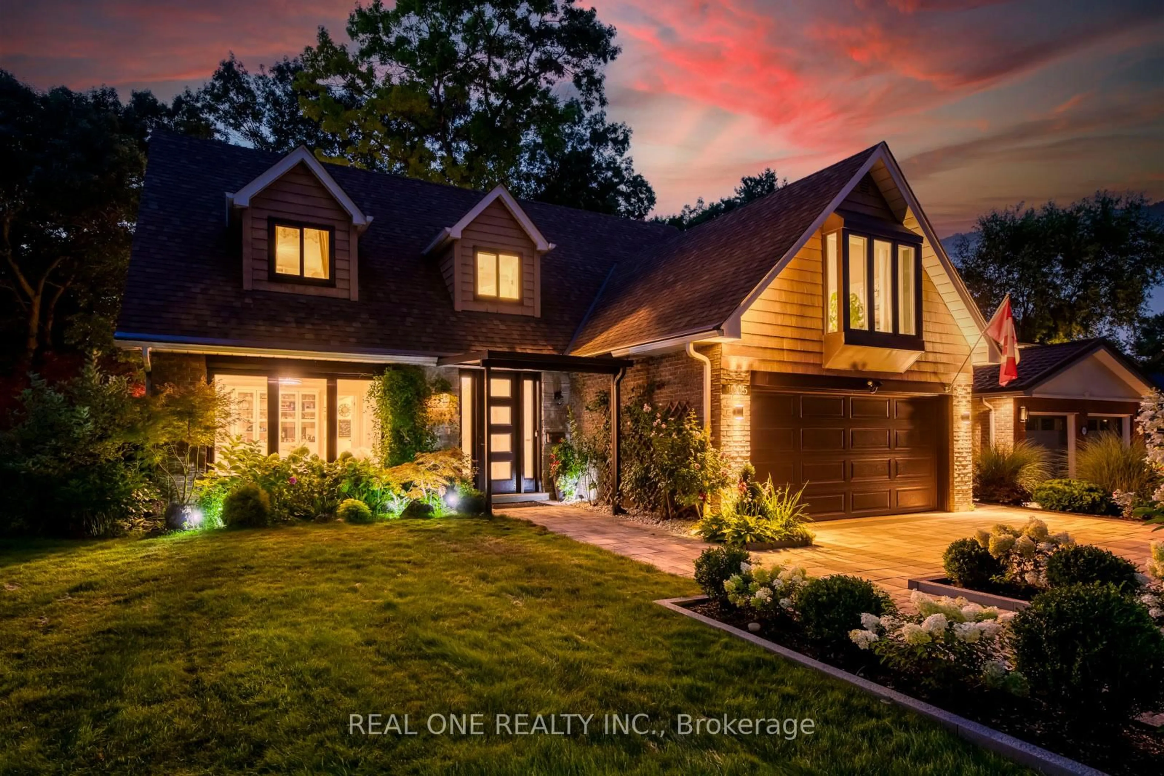 A pic from outside/outdoor area/front of a property/back of a property/a pic from drone, water/lake/river/ocean view for 1005 Fair Birch Dr, Mississauga Ontario L5H 1M4