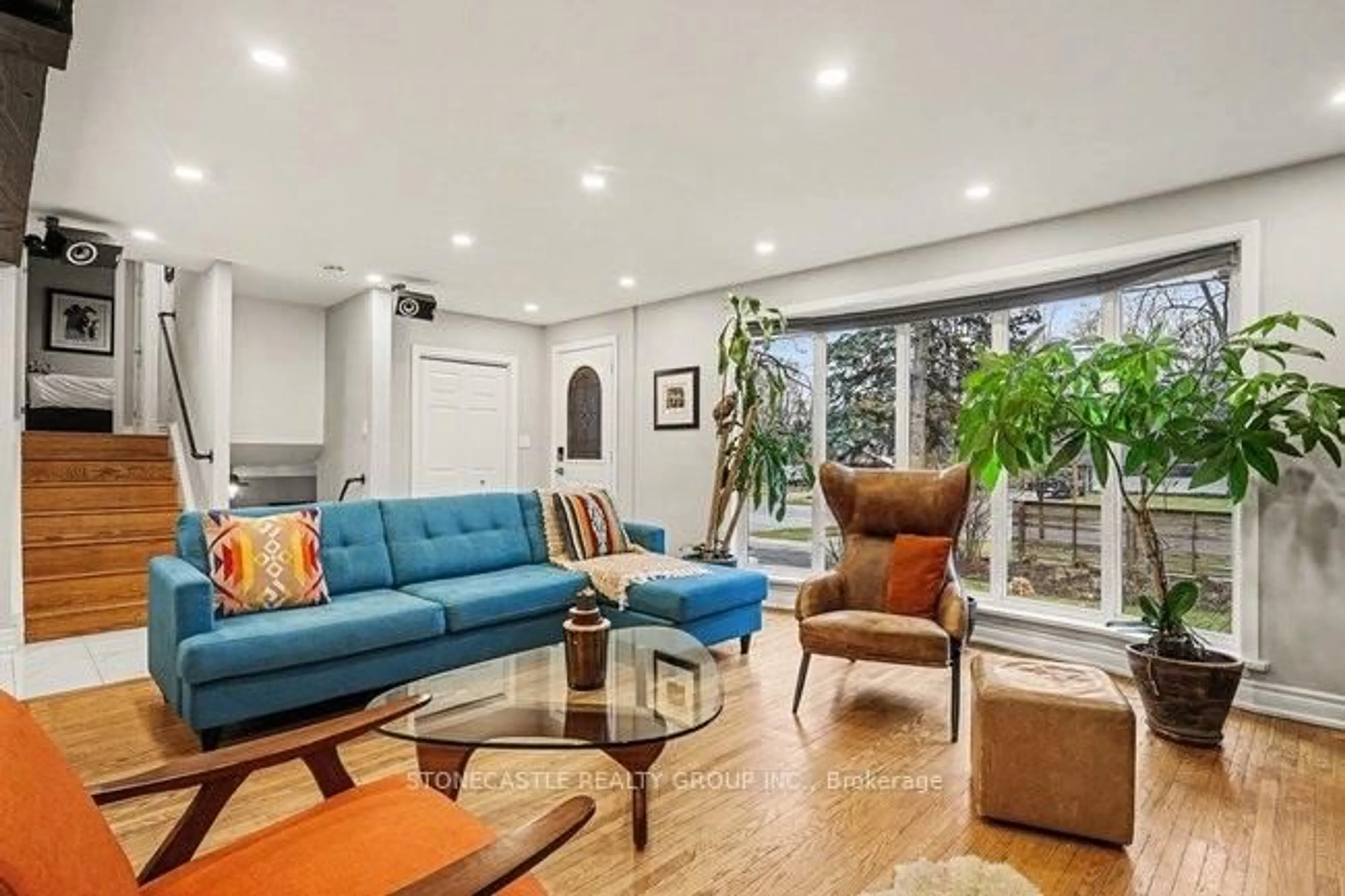 Living room with furniture, unknown for 1899 Truscott Dr, Mississauga Ontario L5J 2A1