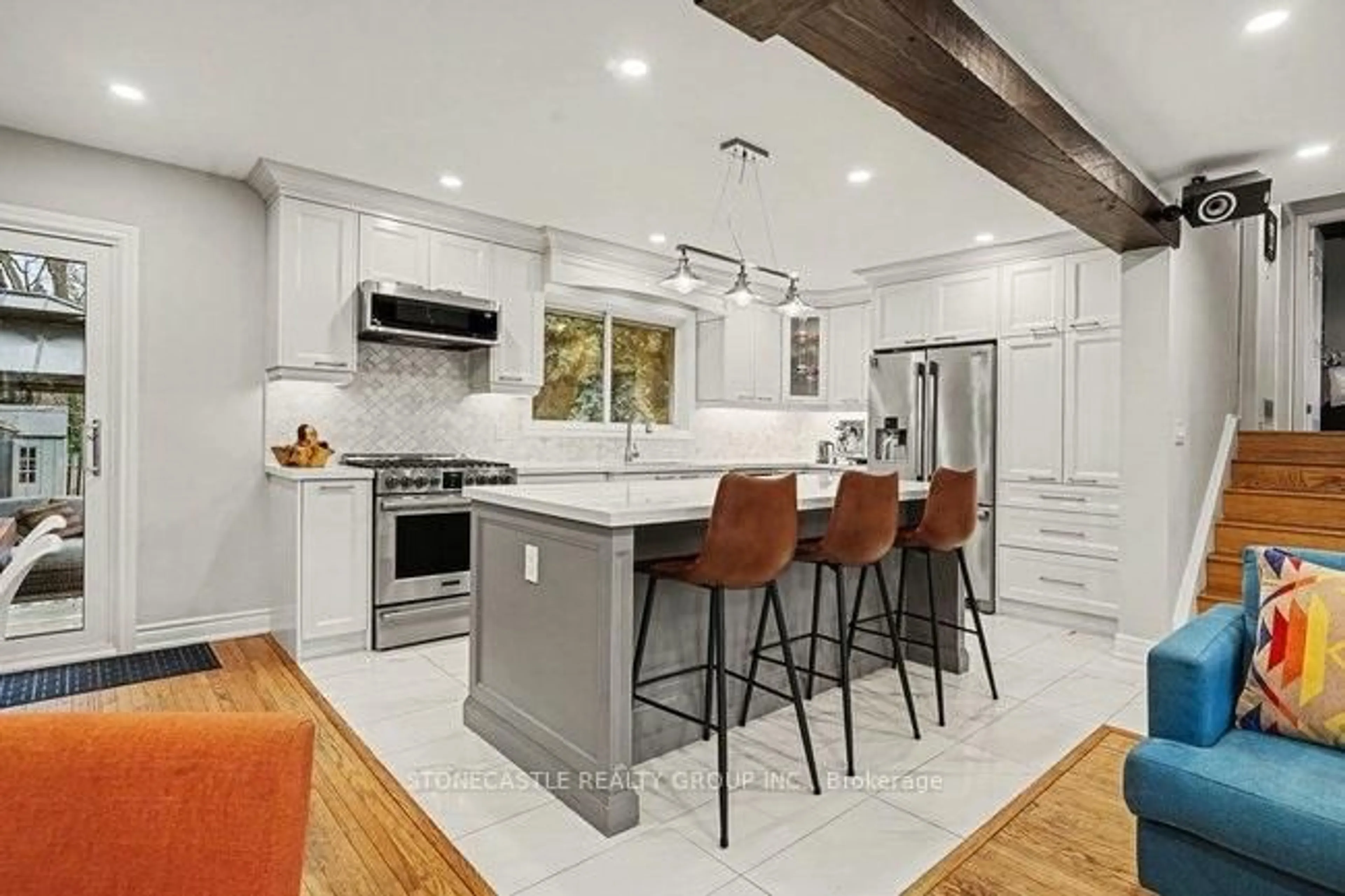 Open concept kitchen, ceramic/tile floor for 1899 Truscott Dr, Mississauga Ontario L5J 2A1