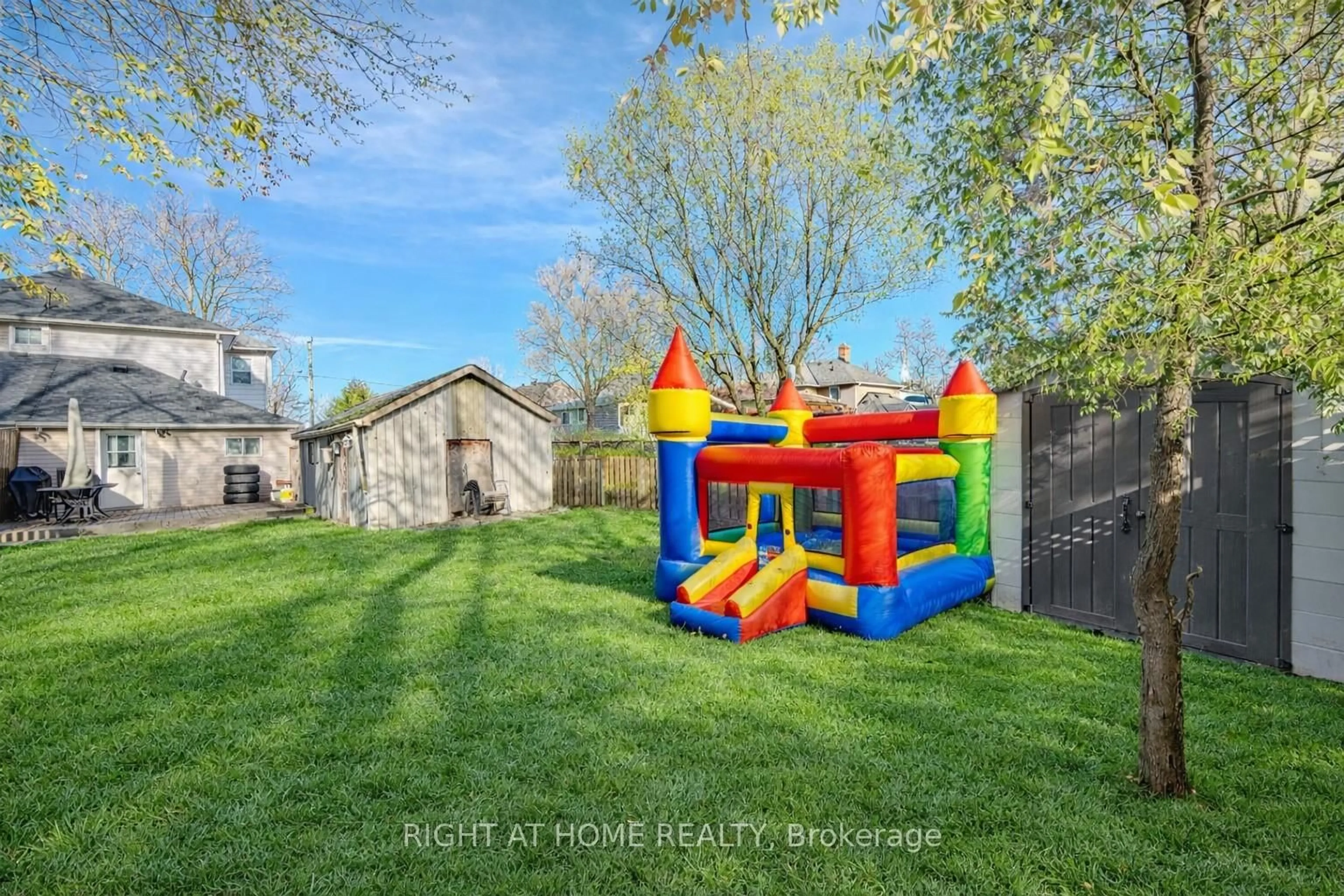 Patio, street for 126 Poplar Ave, Halton Hills Ontario L7J 2E2