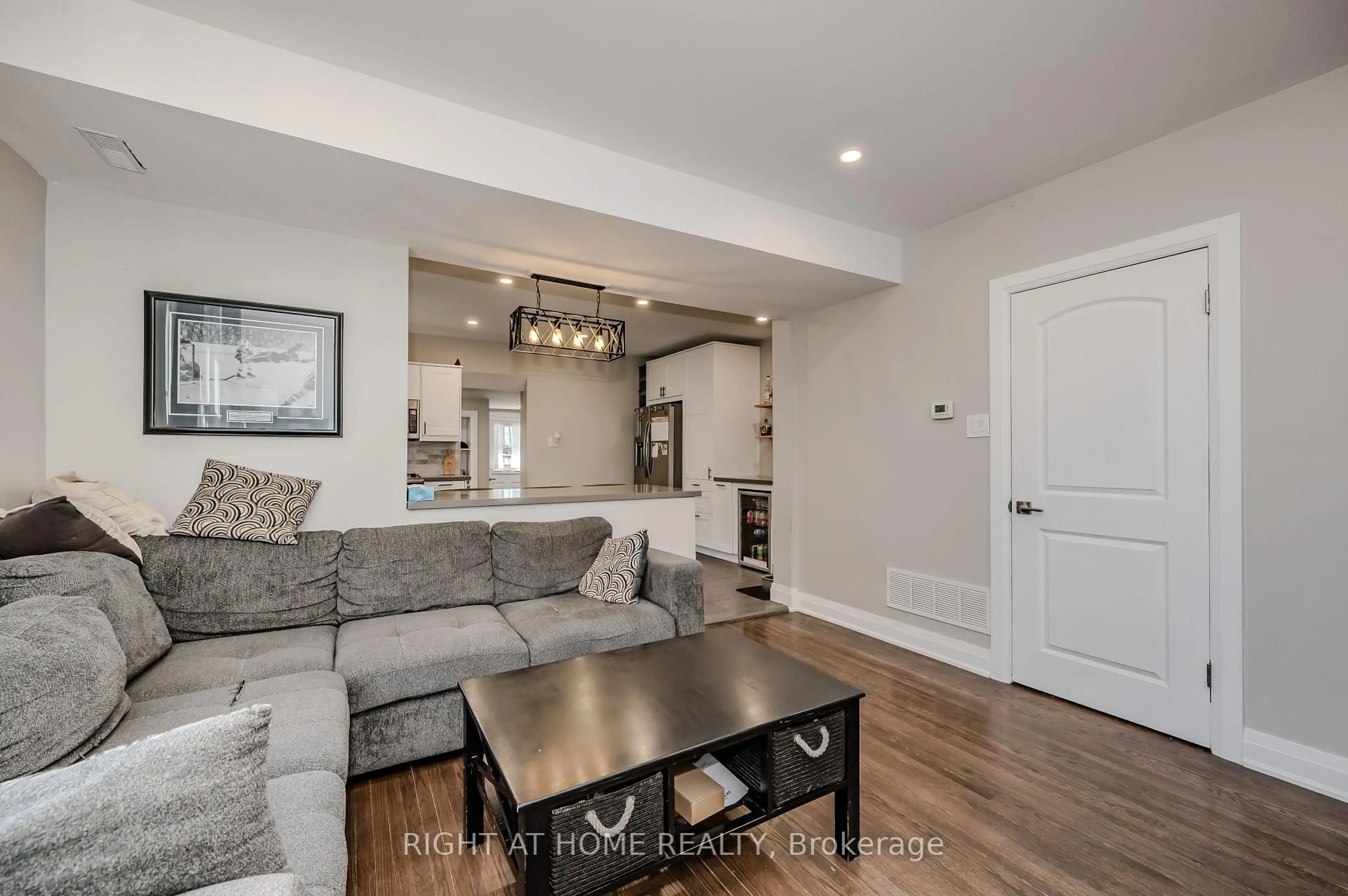 Living room with furniture, wood/laminate floor for 126 Poplar Ave, Halton Hills Ontario L7J 2E2