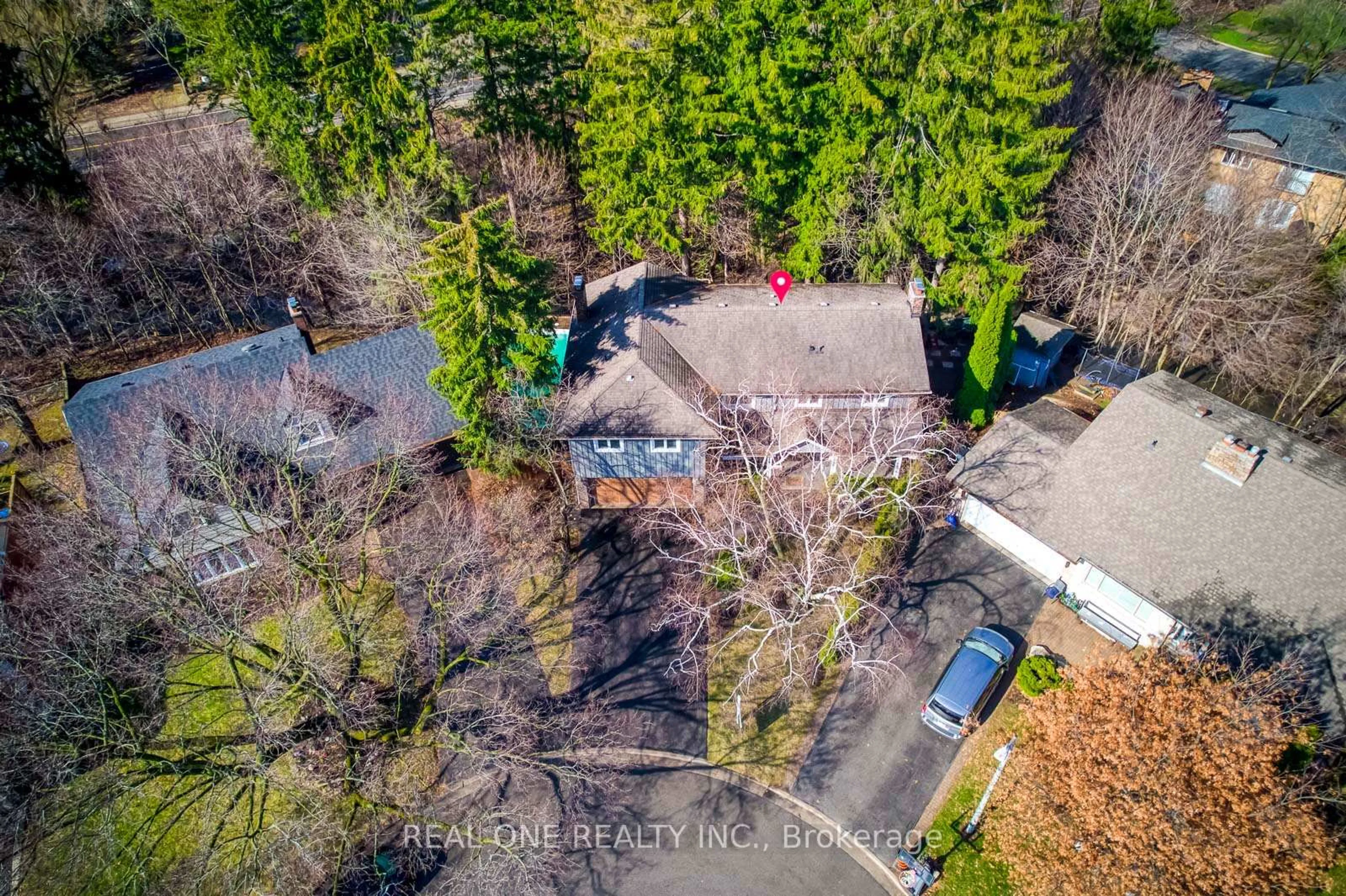 A pic from outside/outdoor area/front of a property/back of a property/a pic from drone, street for 179 Shanley Terr, Oakville Ontario L6K 2H7