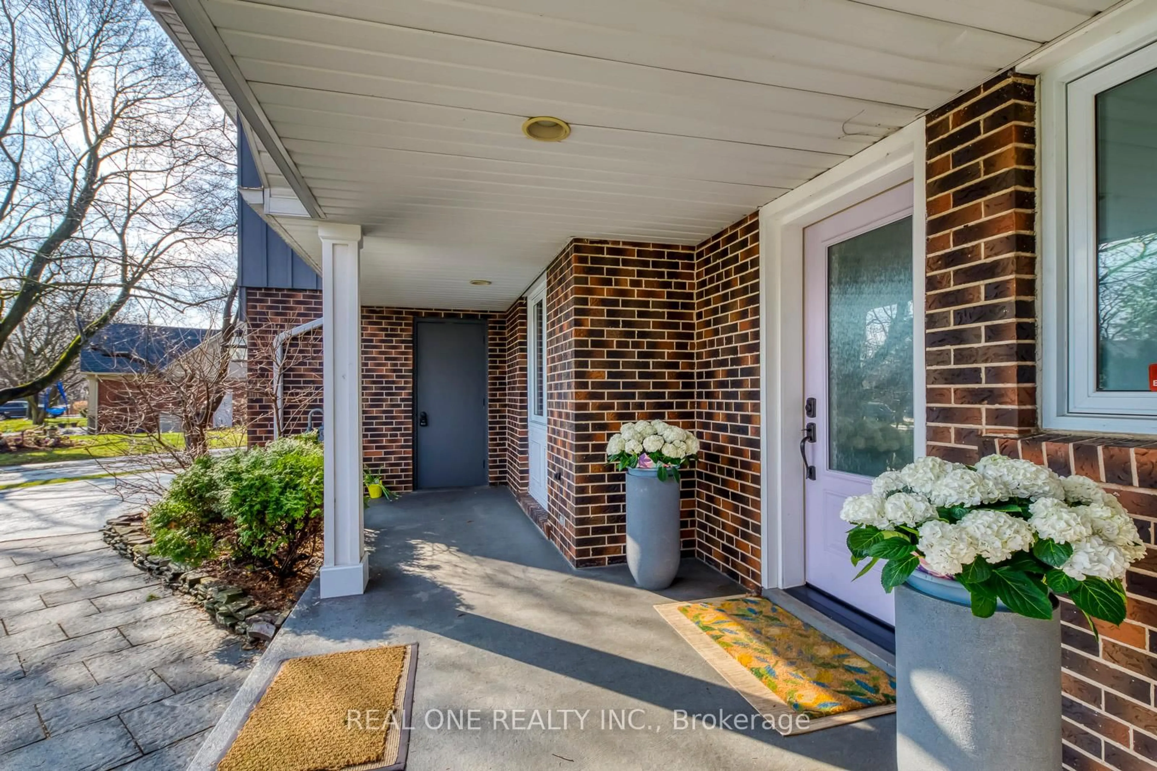 Indoor entryway for 179 Shanley Terr, Oakville Ontario L6K 2H7