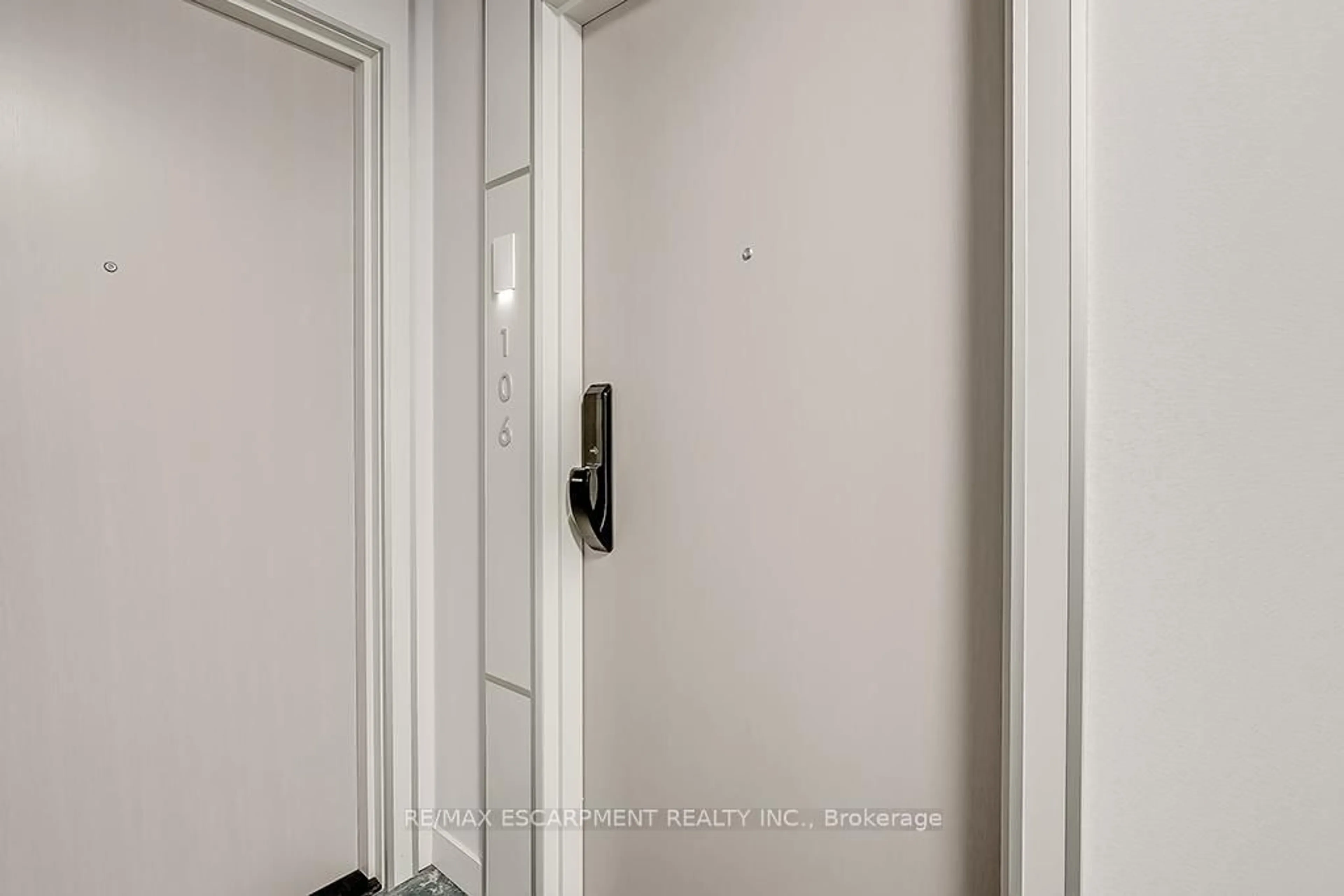 Indoor entryway for 3210 Dakota Common #A106, Burlington Ontario L7M 2A8