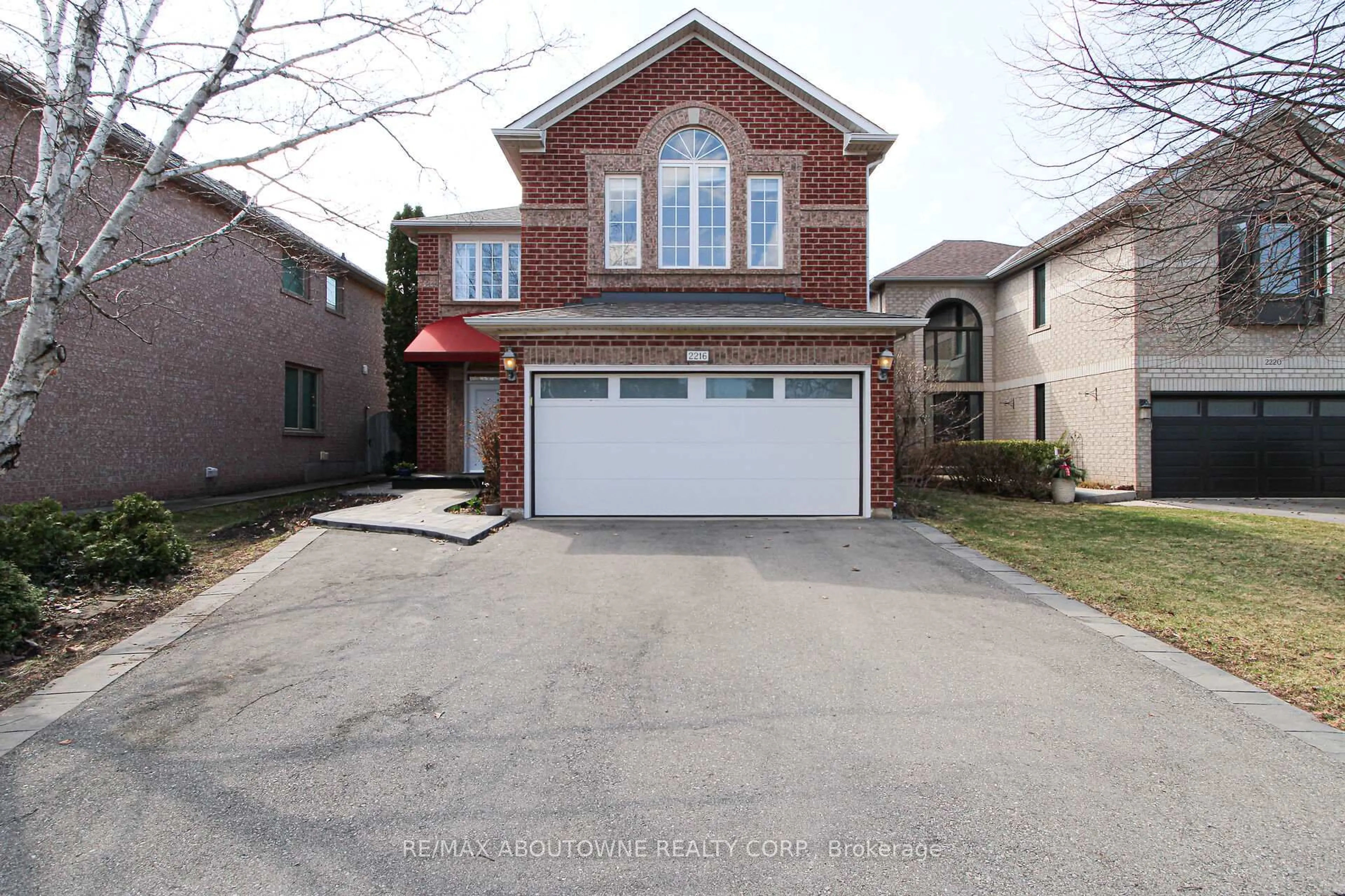 Home with brick exterior material, street for 2216 NORFOLK Dr, Oakville Ontario L6H 6H4