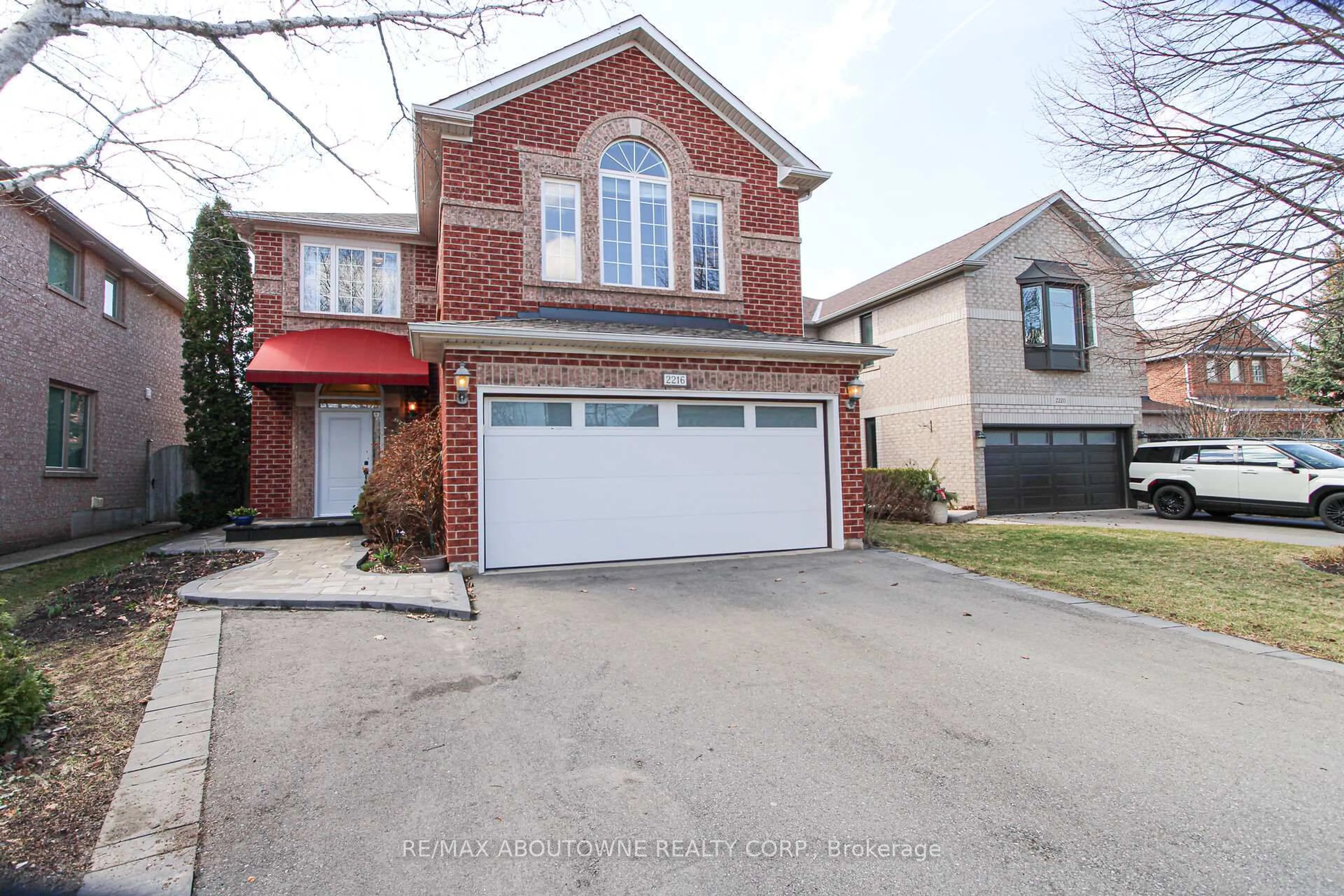 Home with brick exterior material, street for 2216 NORFOLK Dr, Oakville Ontario L6H 6H4