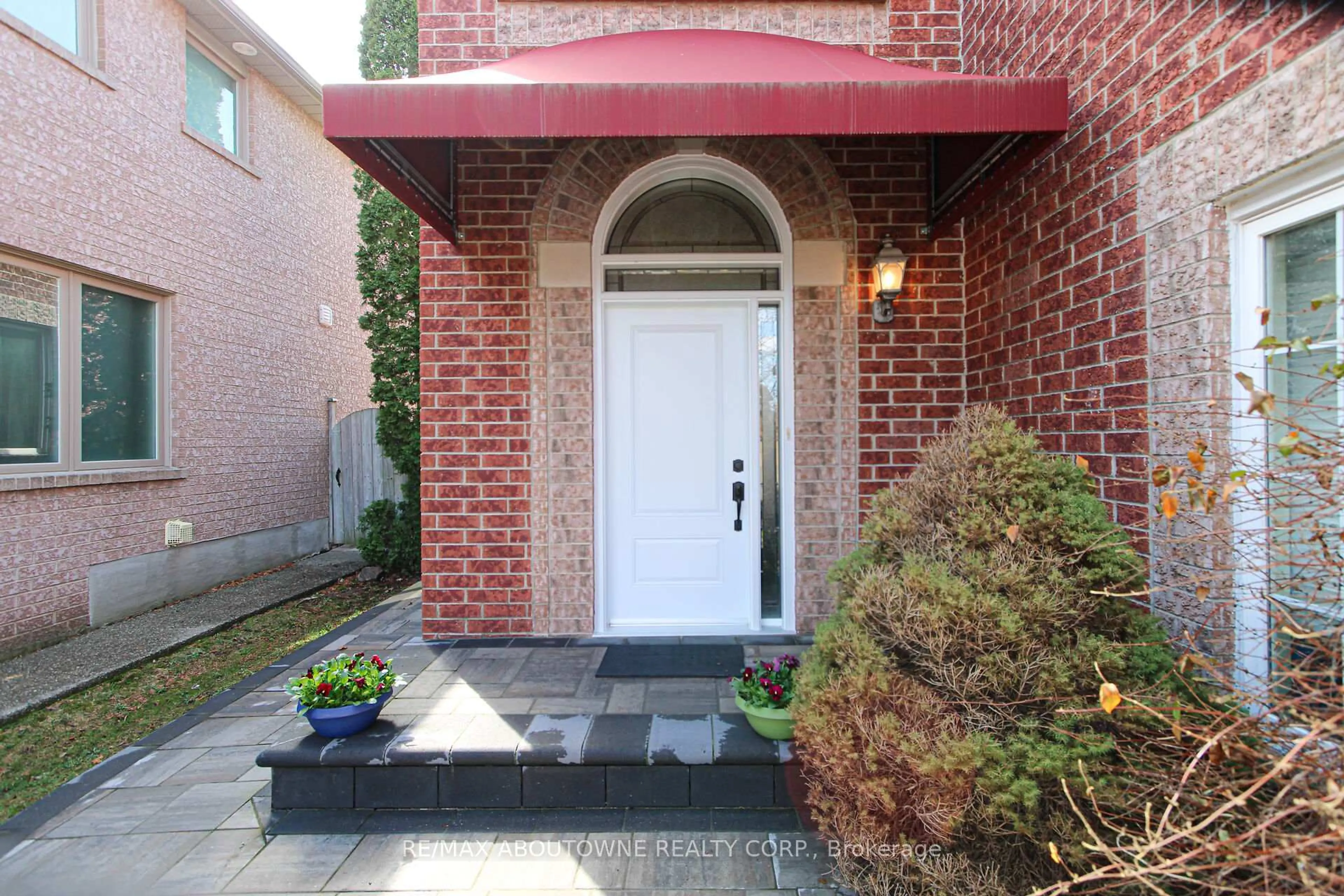 Unknown for 2216 NORFOLK Dr, Oakville Ontario L6H 6H4