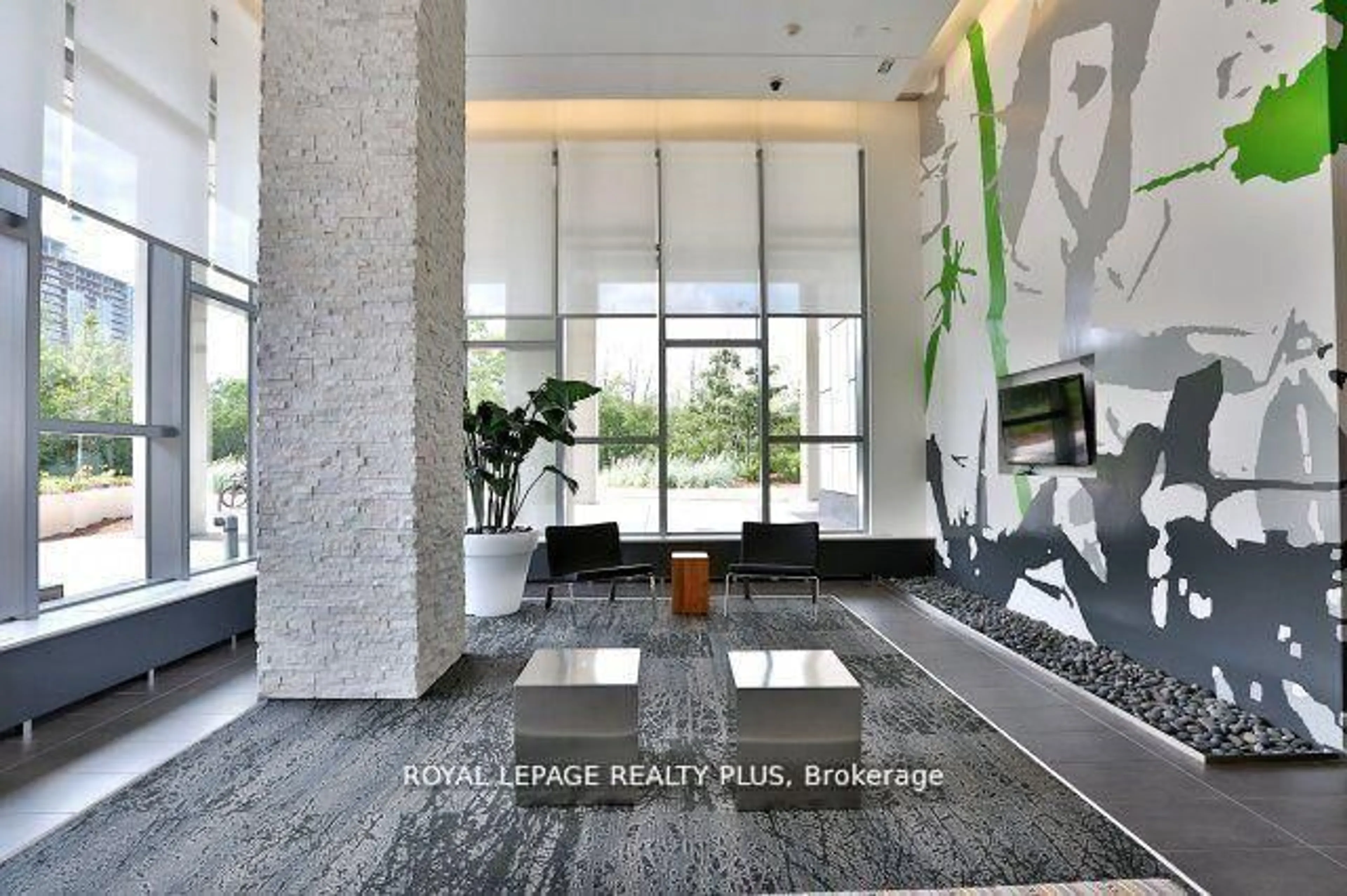 Indoor foyer for 360 Square One Dr #812, Mississauga Ontario L5B 0G7