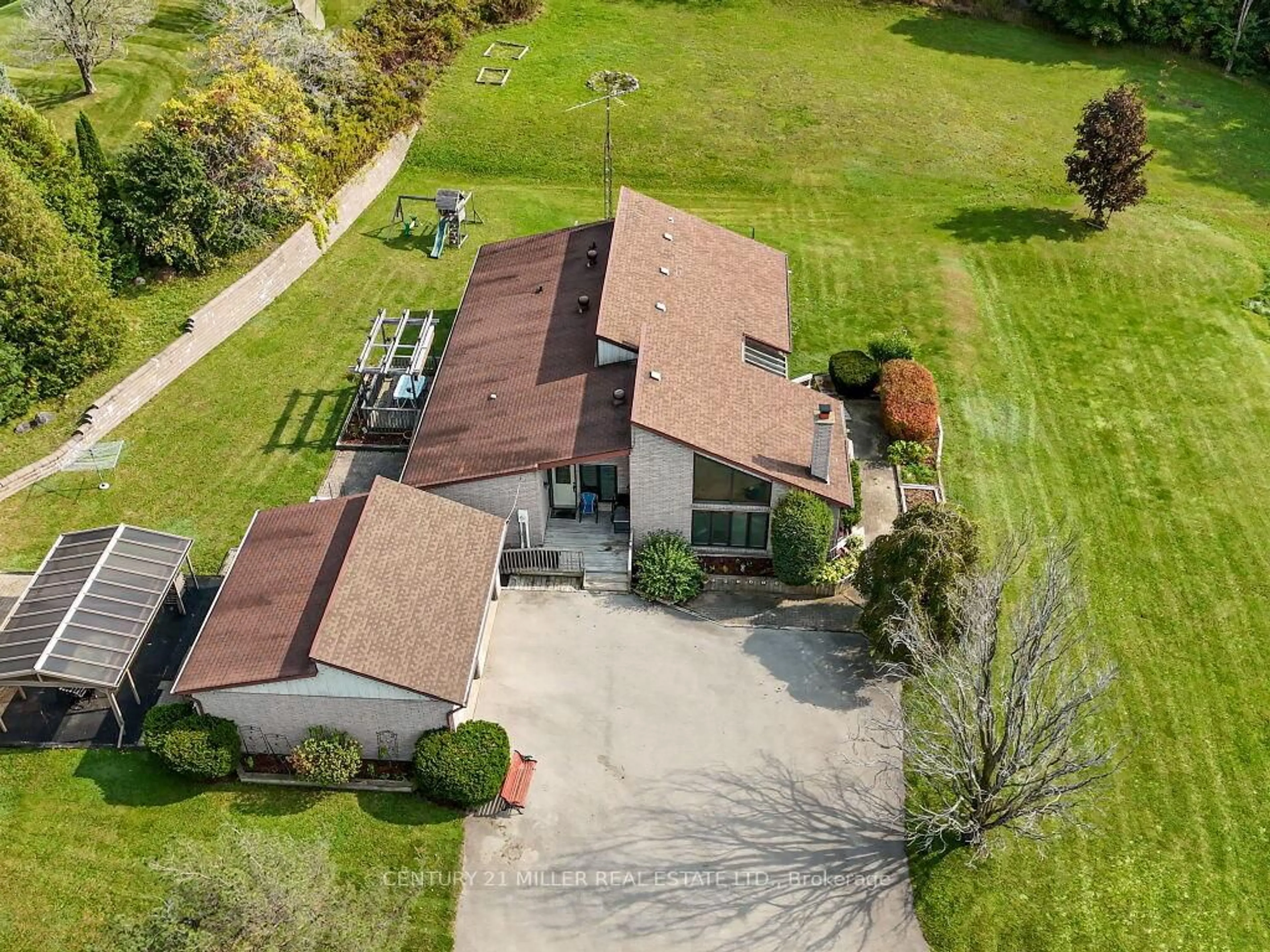 A pic from outside/outdoor area/front of a property/back of a property/a pic from drone, street for 11331 Amos Dr, Milton Ontario L0P 1B0