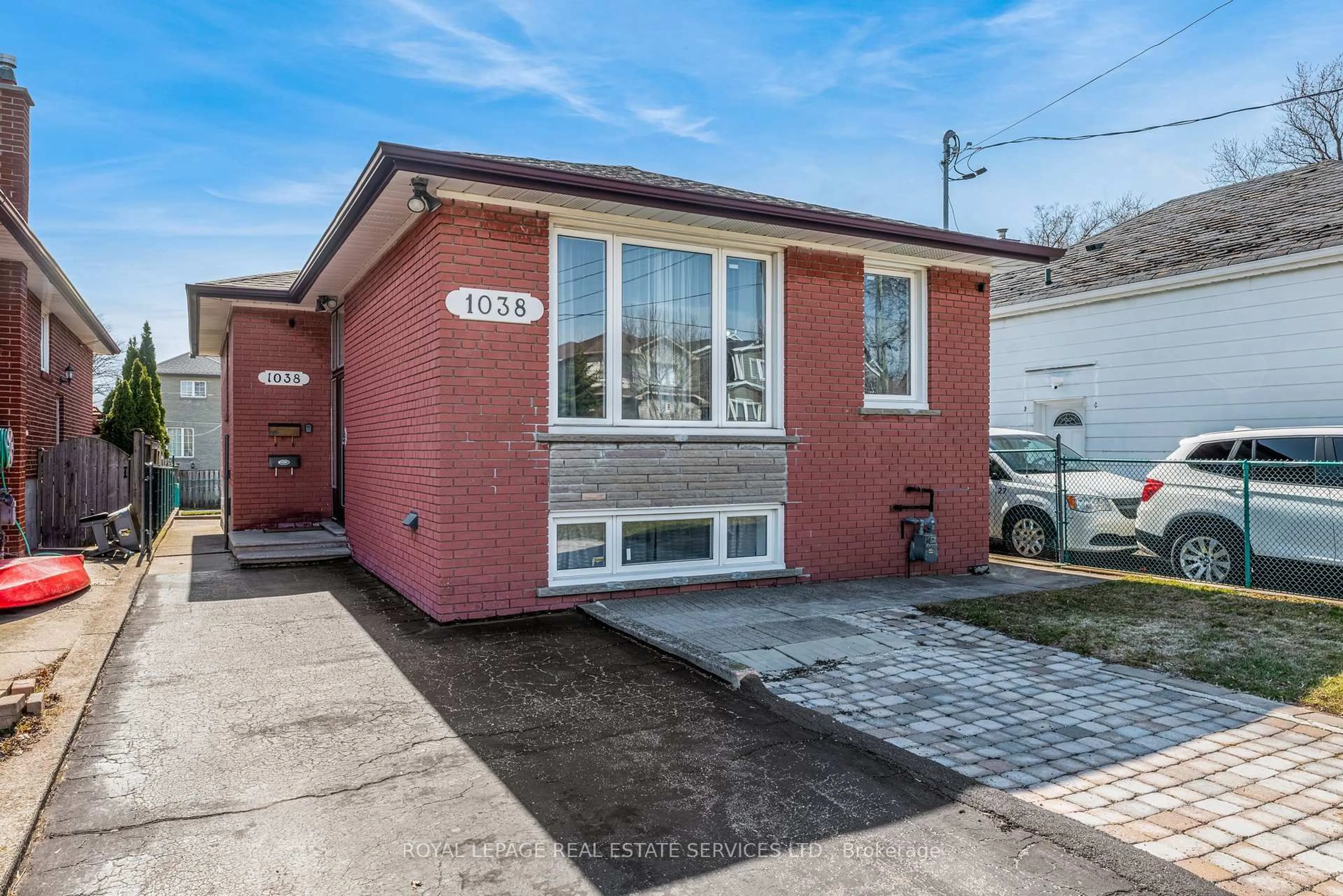 Home with brick exterior material, street for 1038 Alexandra Ave, Mississauga Ontario L5E 1Z8