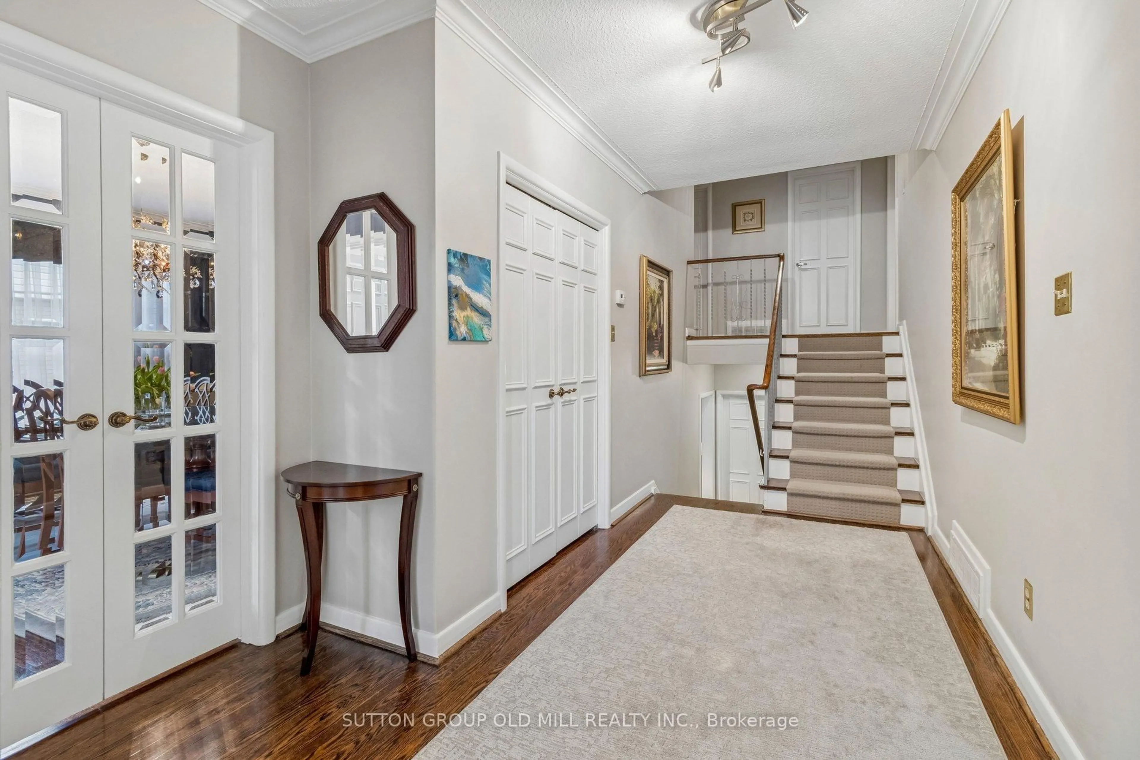 Indoor entryway for 24 Tettenhall Rd, Toronto Ontario M9A 2C3