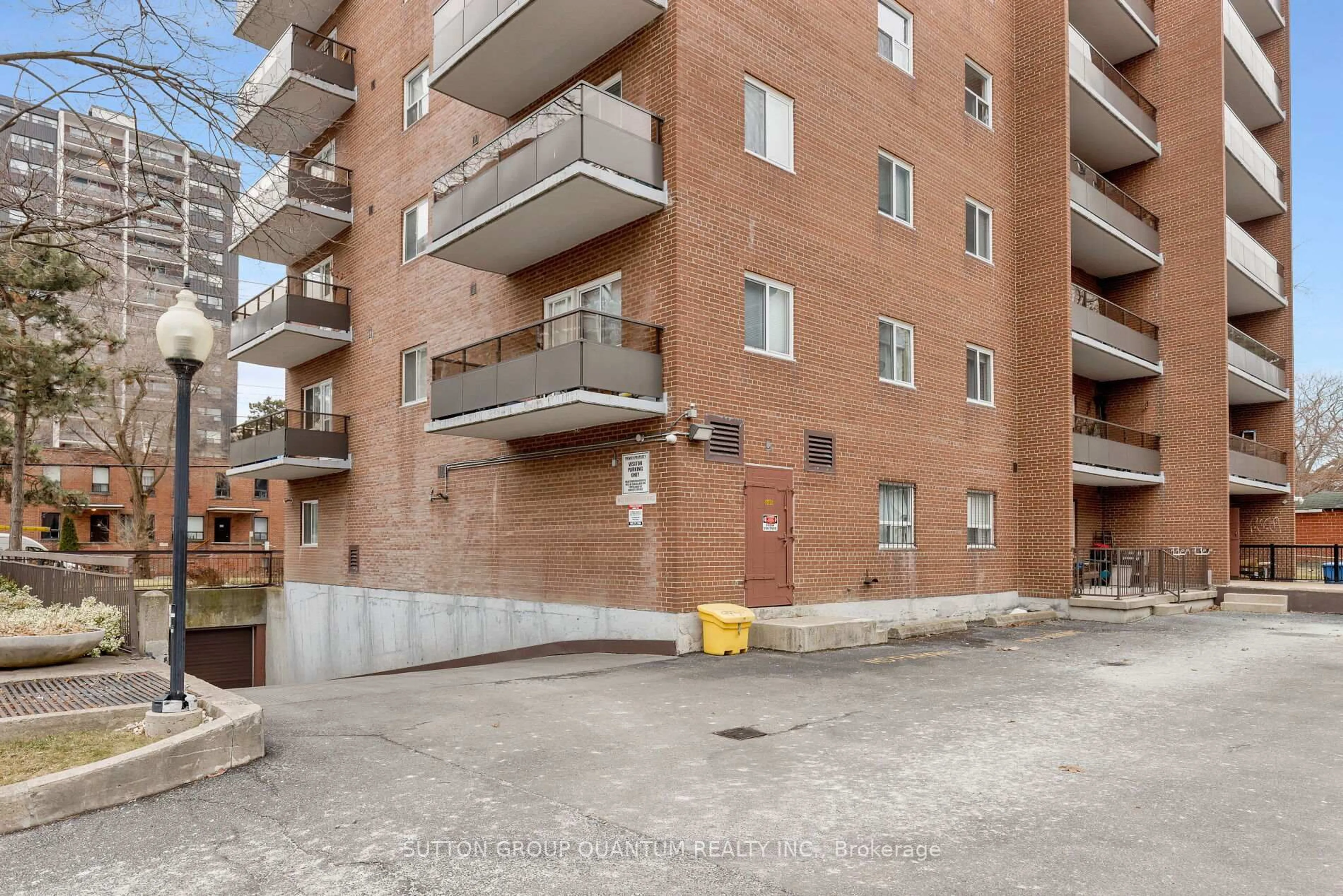 Patio, street for 15 Elizabeth St #401, Mississauga Ontario L5G 2Z3