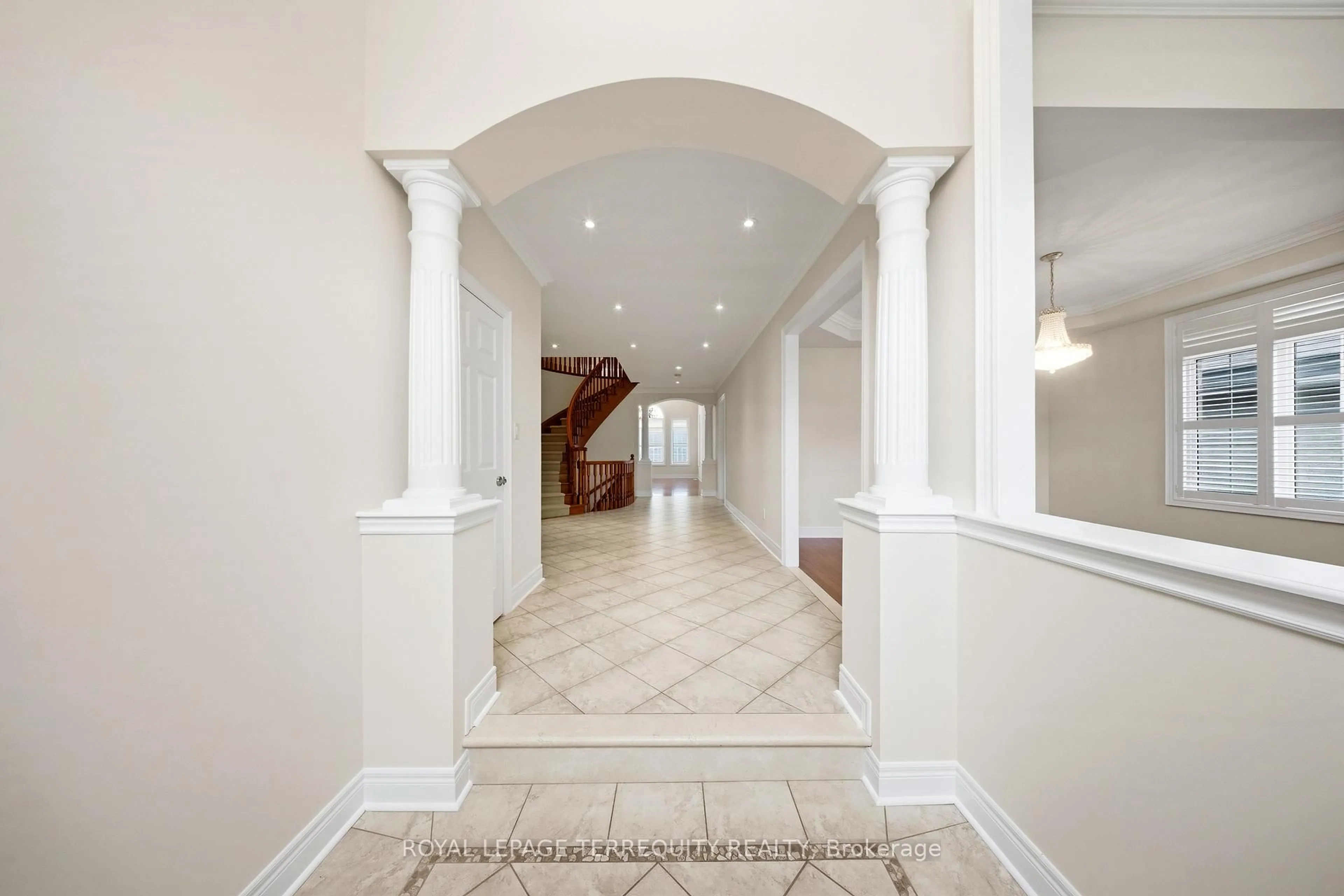 Indoor foyer for 6445 Western Skies Way, Mississauga Ontario L5W 1H6