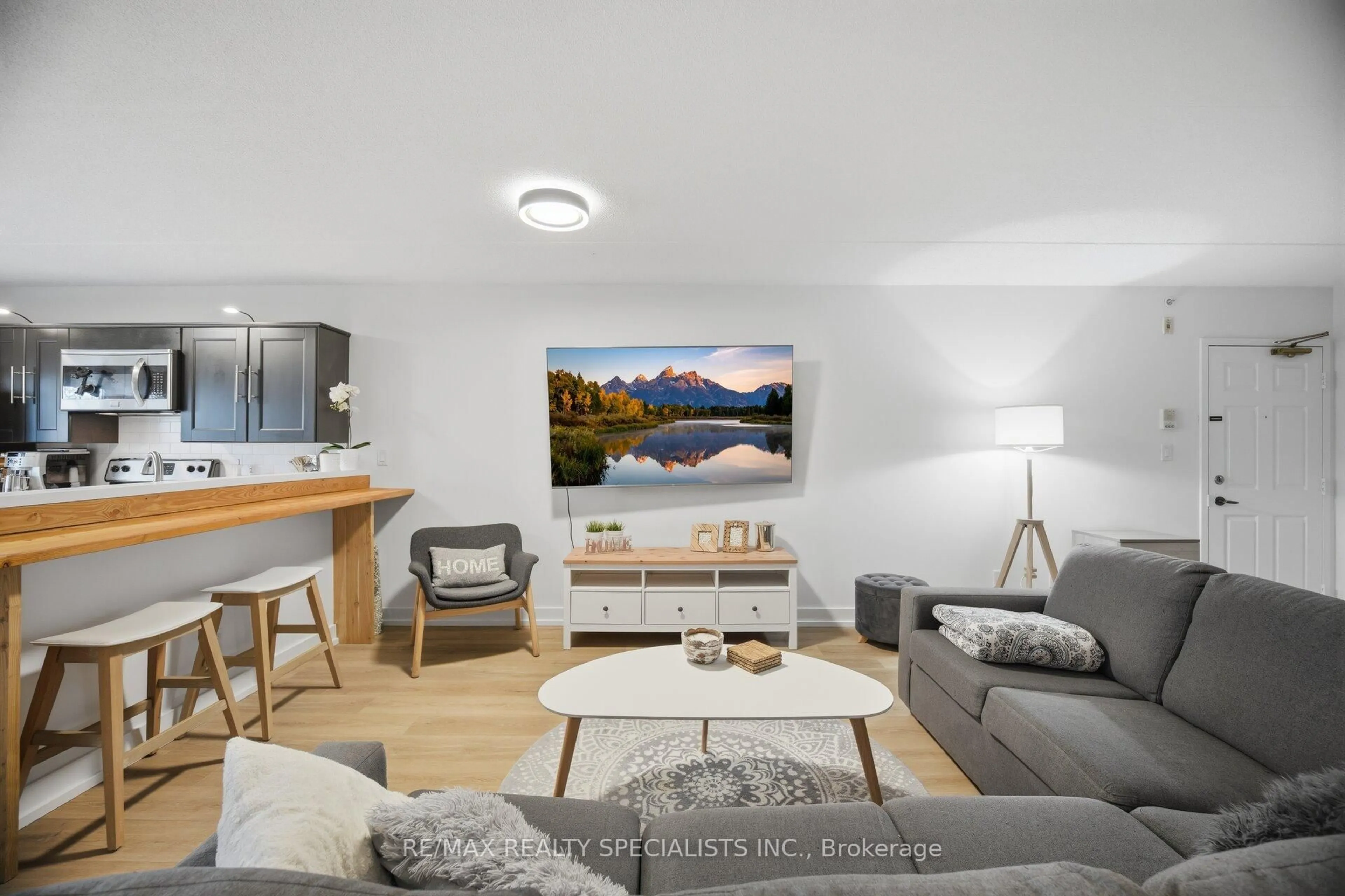 Living room with furniture, unknown for 4003 Kilmer Dr #305, Burlington Ontario L7M 4M1