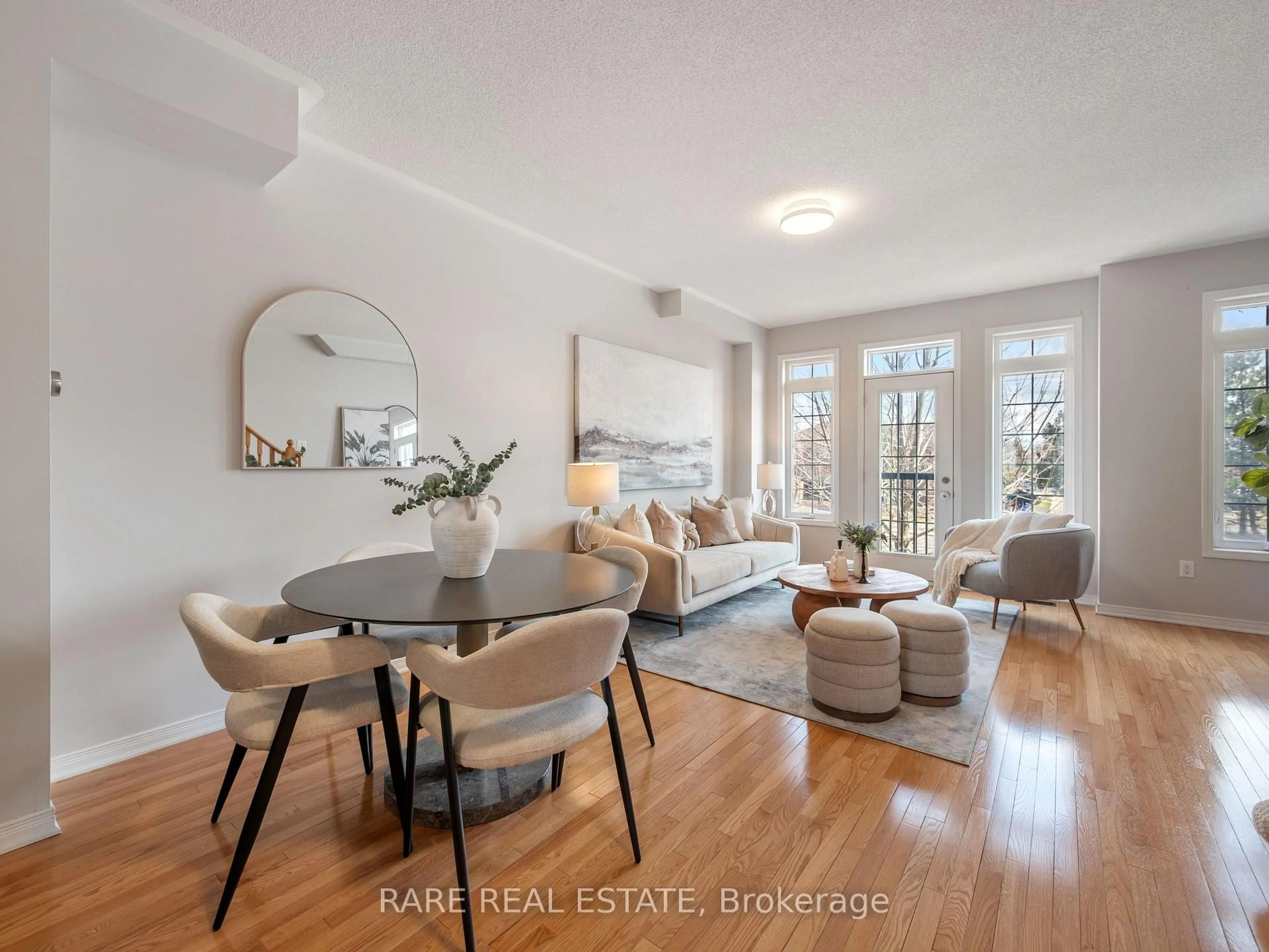 Living room with furniture, unknown for 7182 Triumph Lane, Mississauga Ontario L5N 0C5