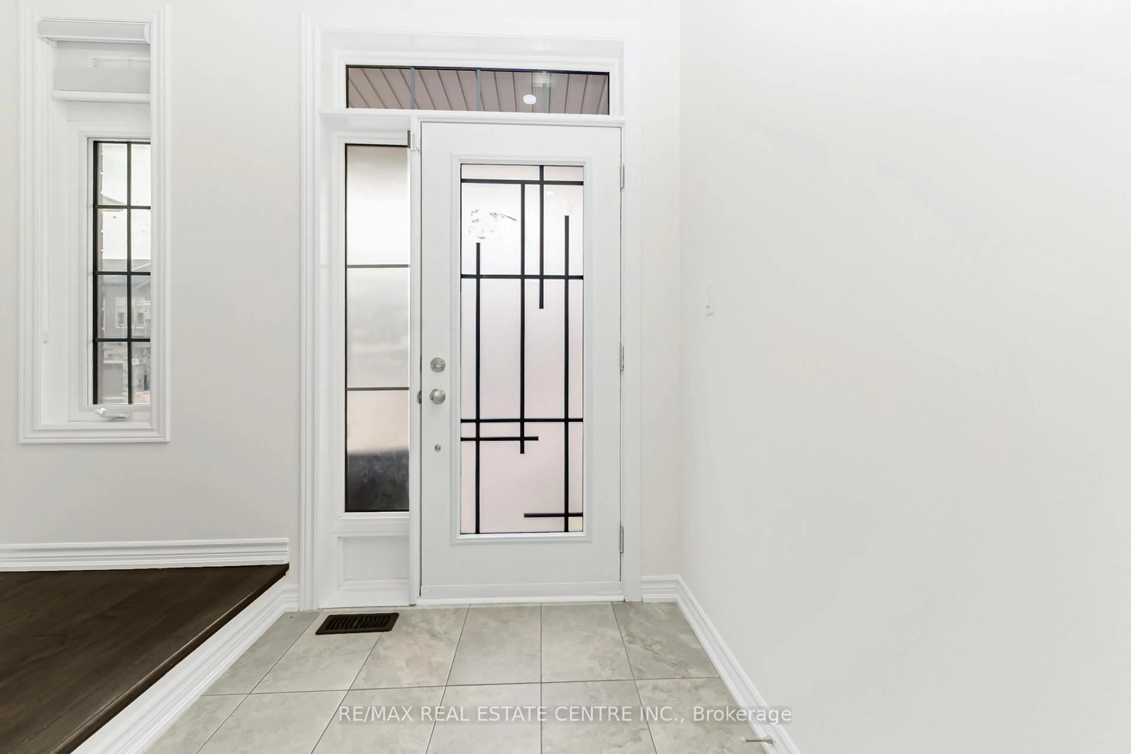 Indoor entryway for 35 Thornvalley Terr, Caledon Ontario L7C 4H9