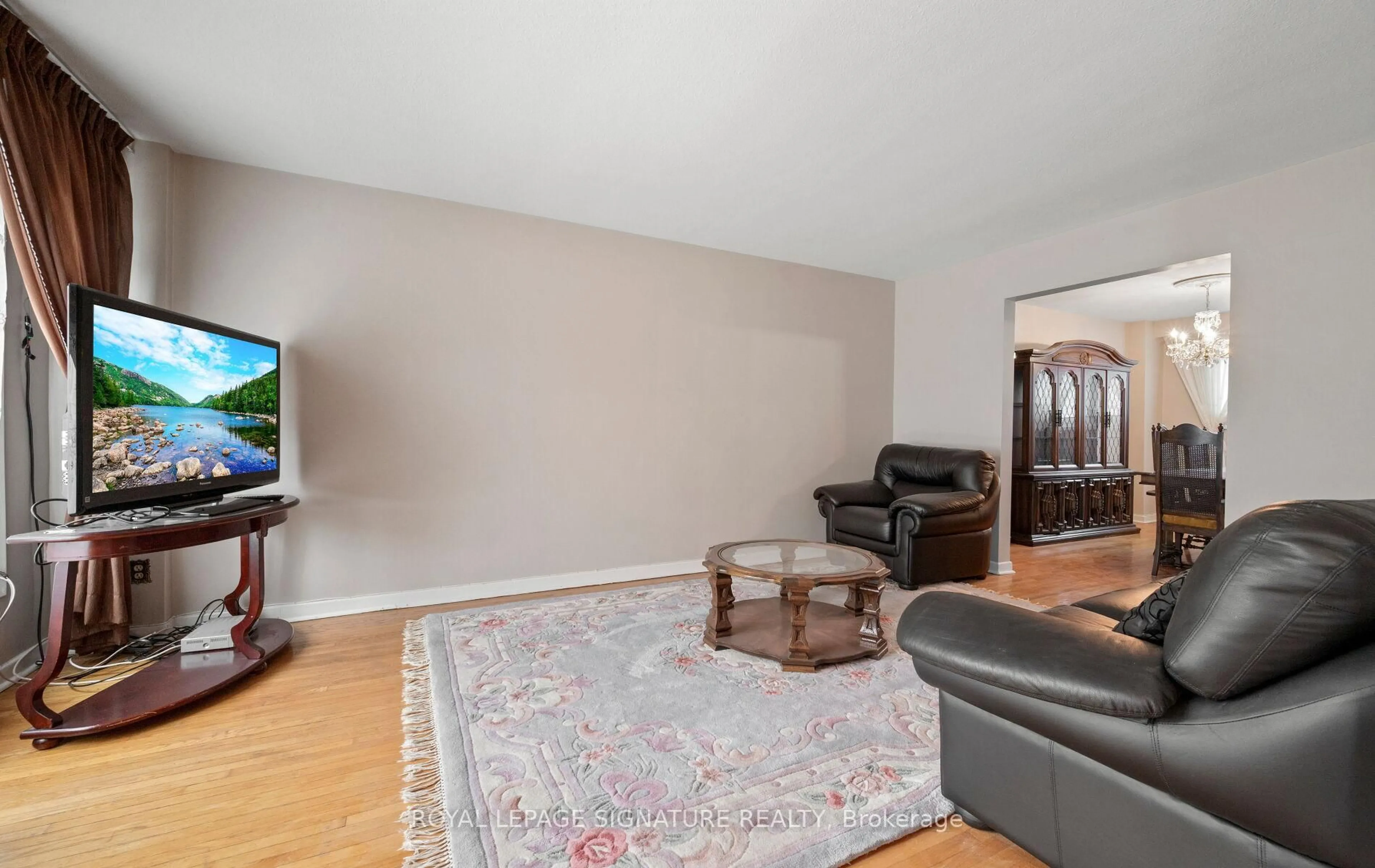 Living room with furniture, unknown for 1142 Alexandra Ave, Mississauga Ontario L5E 2A5