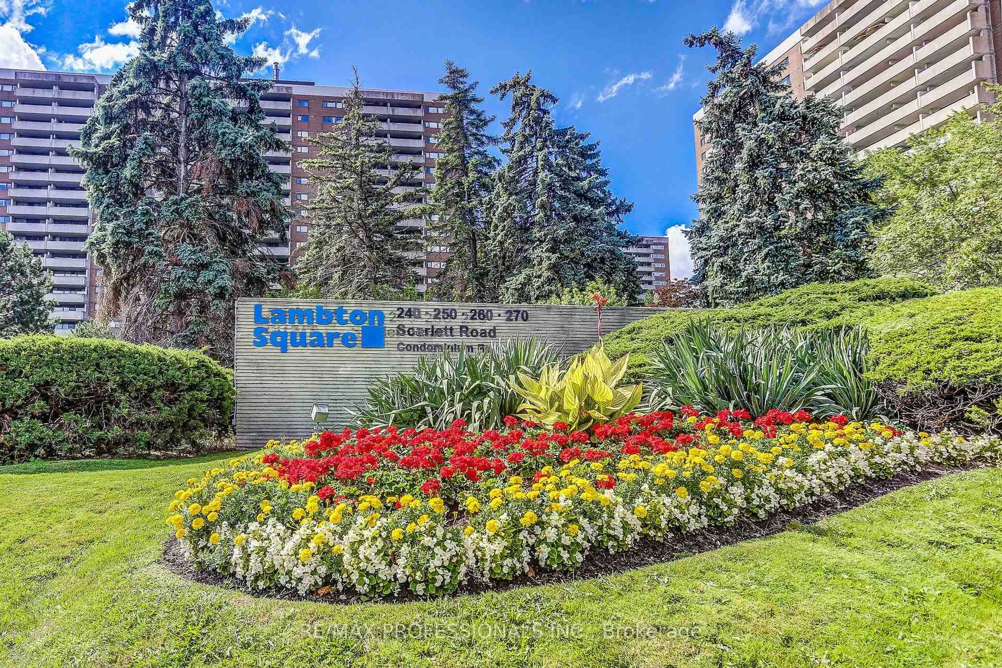 Indoor foyer for 240 Scarlett Rd #1405, Toronto Ontario M6N 4X4